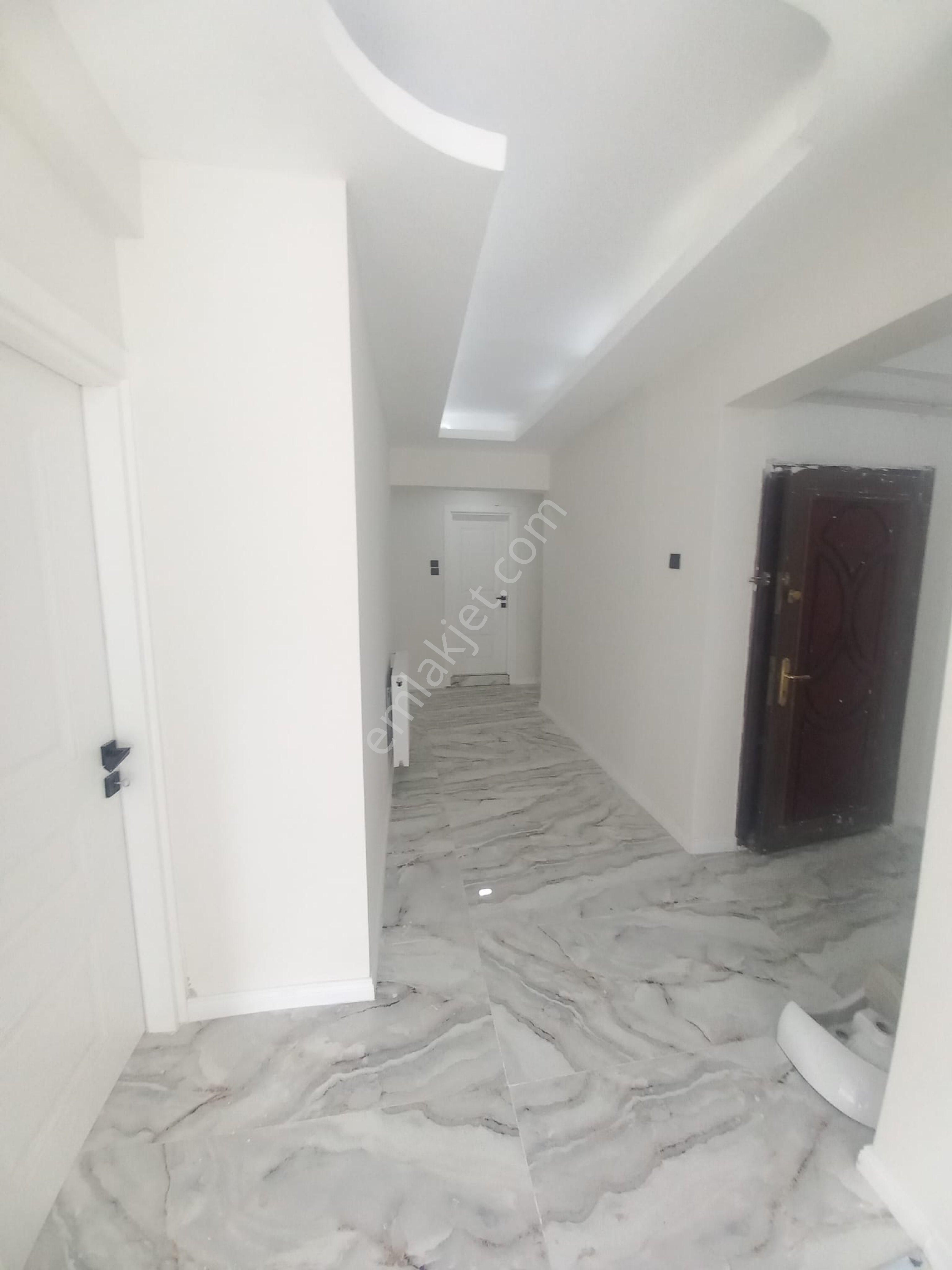 Ulugazi Mahallesinde İci Full Yapılı Satılık Daire - Görsel 21