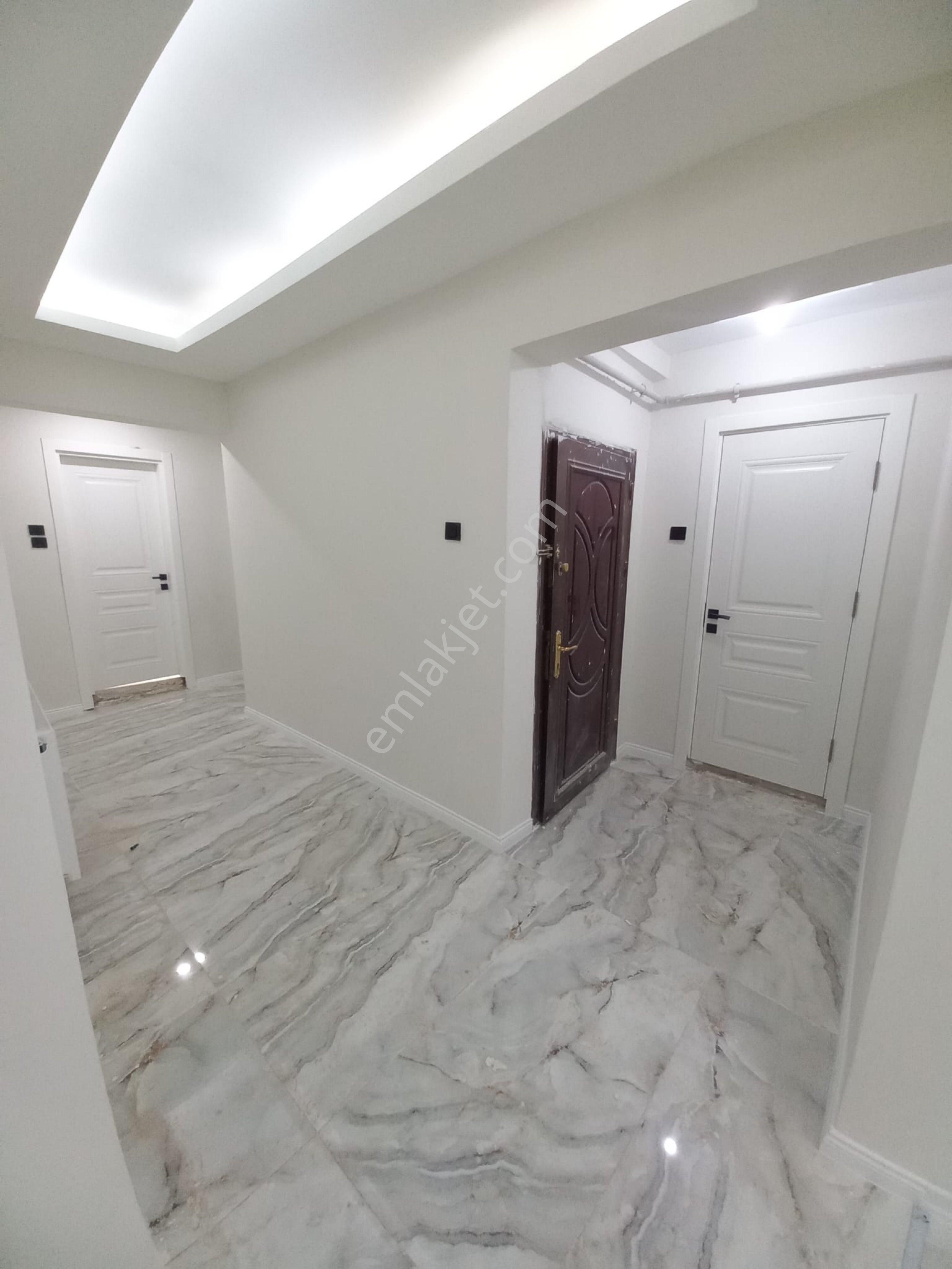 Ulugazi Mahallesinde İci Full Yapılı Satılık Daire - Görsel 4