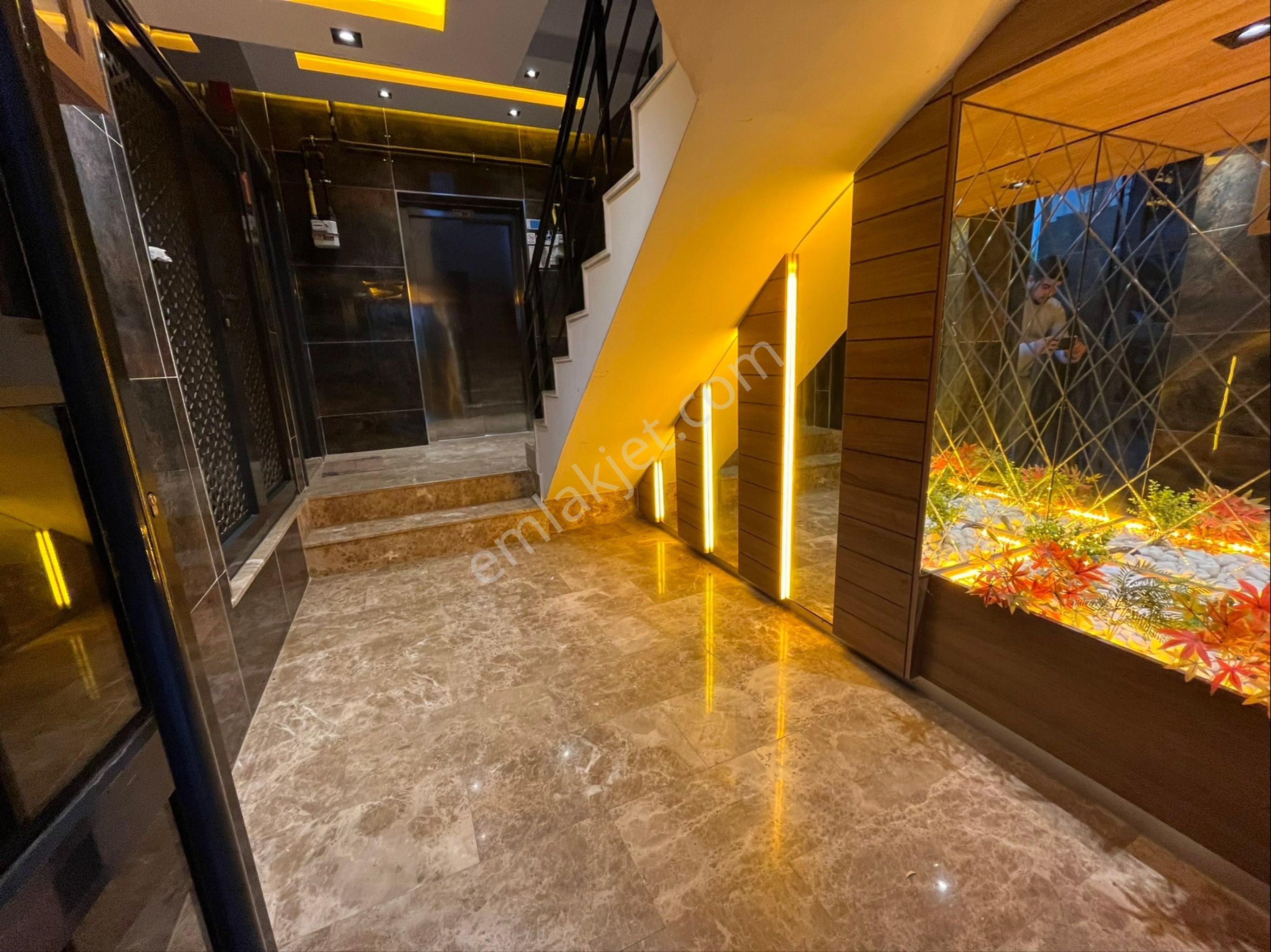 Artı Dan Gazi Bulvarı Dibi Ara Kat Sıfır Ayarında 2+1