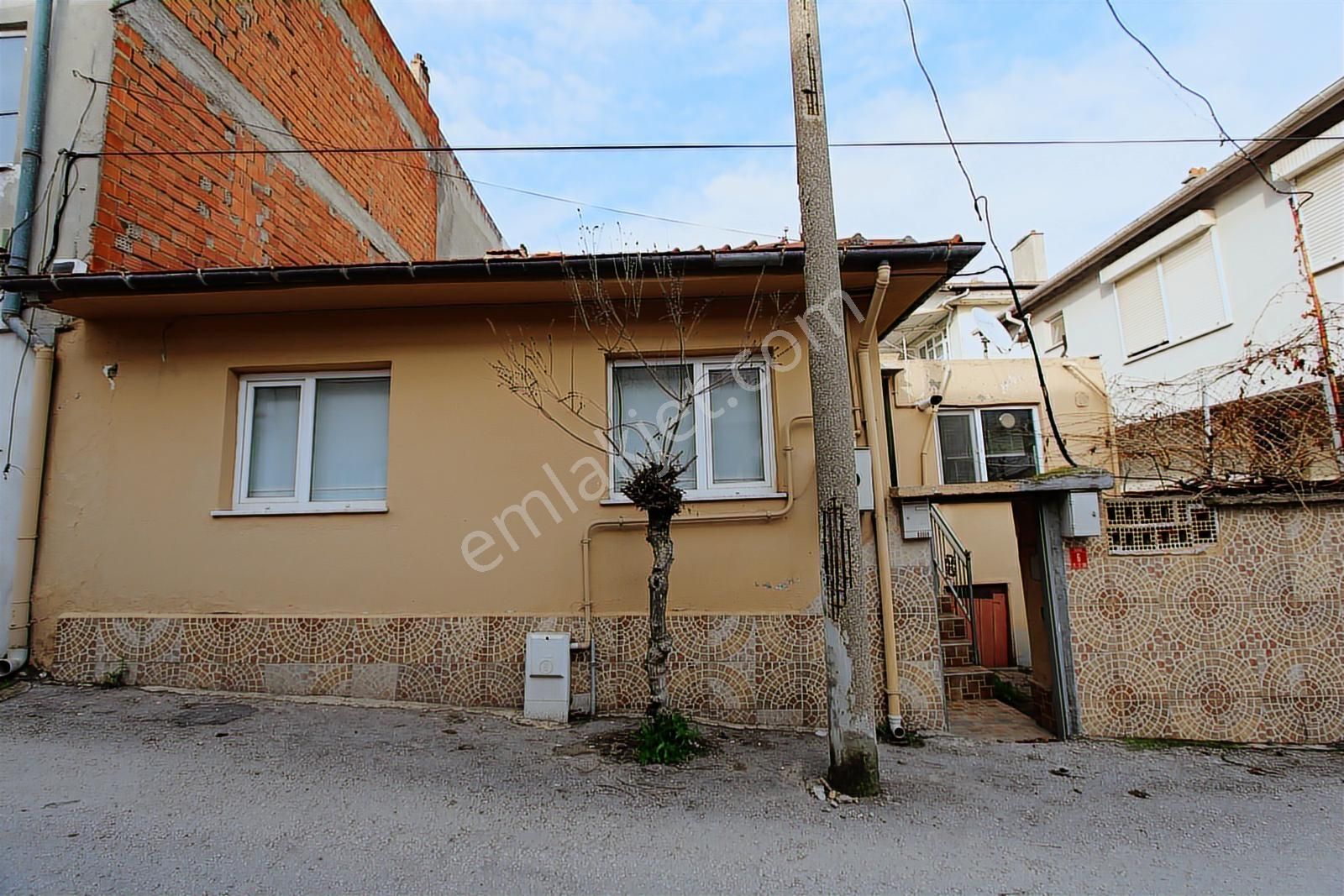 Mir'den Balıkesir Yıldız Mah.de Satılık Avlulu Müstakil 2+1 Ev