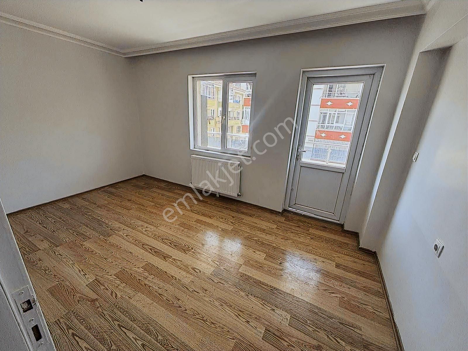 Torun^dan Yeni Binada Asansörlü Ön Cephe Arakatta 3+1 Daire - Görsel 12