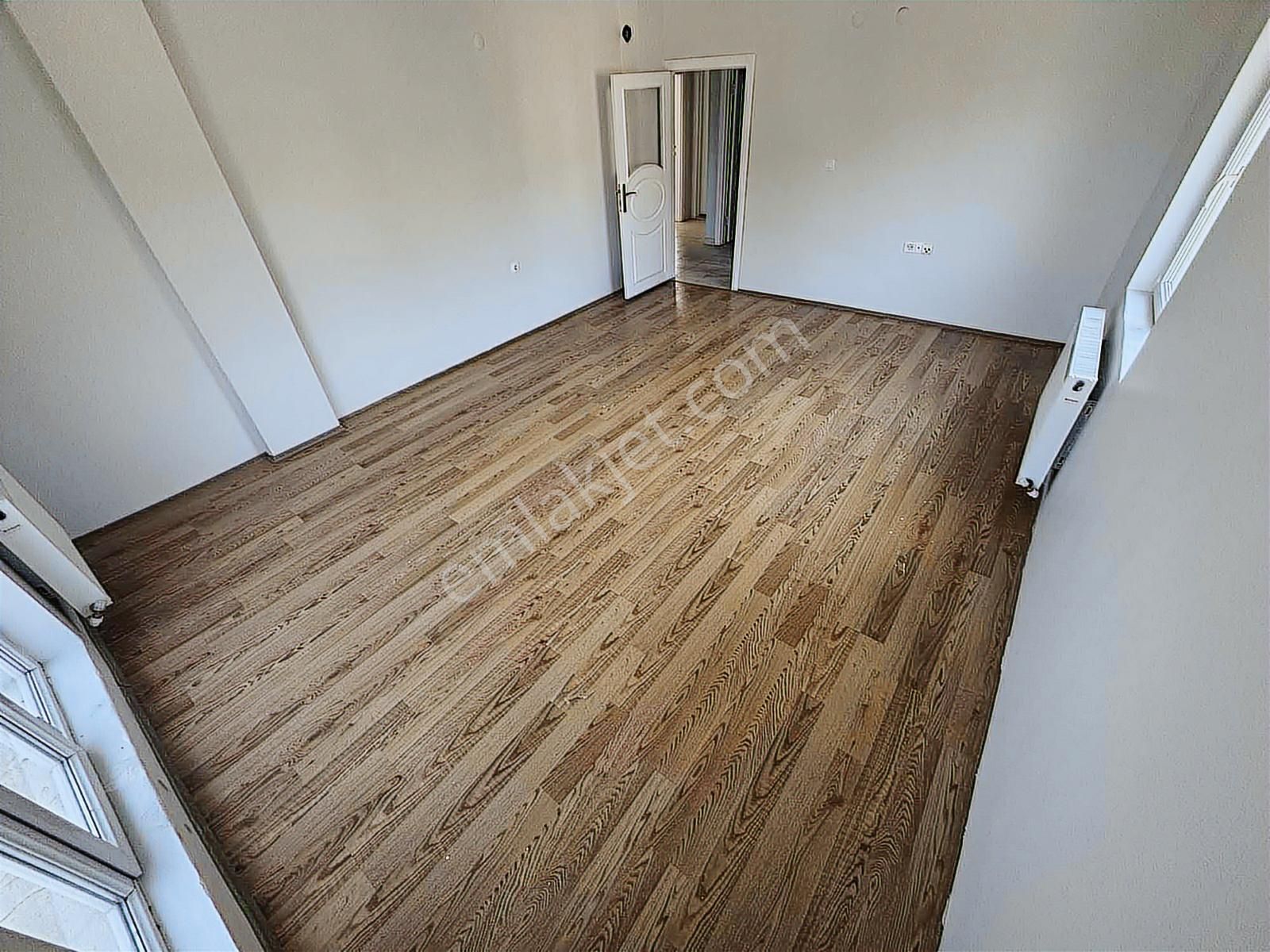 Torun^dan Yeni Binada Asansörlü Ön Cephe Arakatta 3+1 Daire - Görsel 11