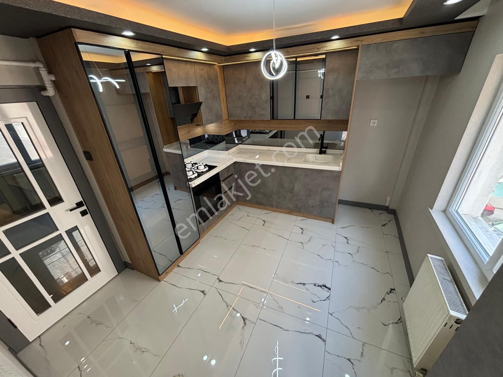 Plevne Mah. Ebeveyn B. Giyinme Odalı 130m2 Ultra Lüx Daire