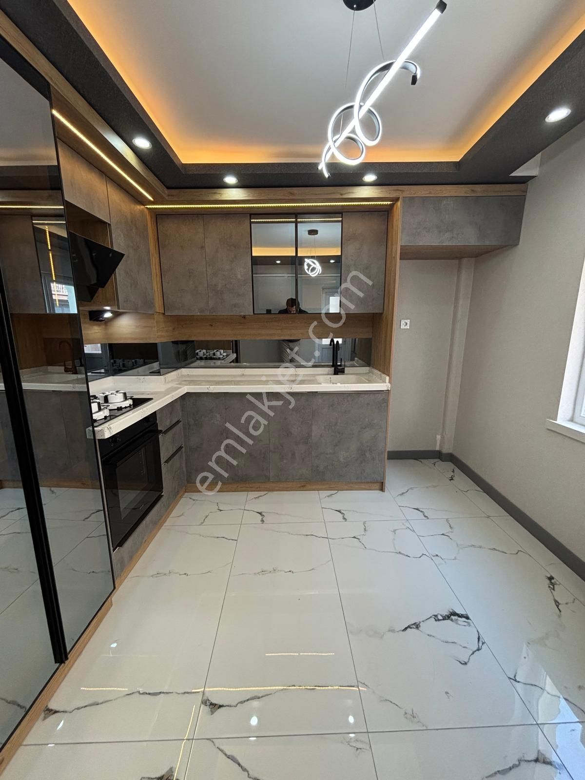 Plevne Mah. Ebeveyn B. Giyinme Odalı 130m2 Ultra Lüx Daire - Görsel 12