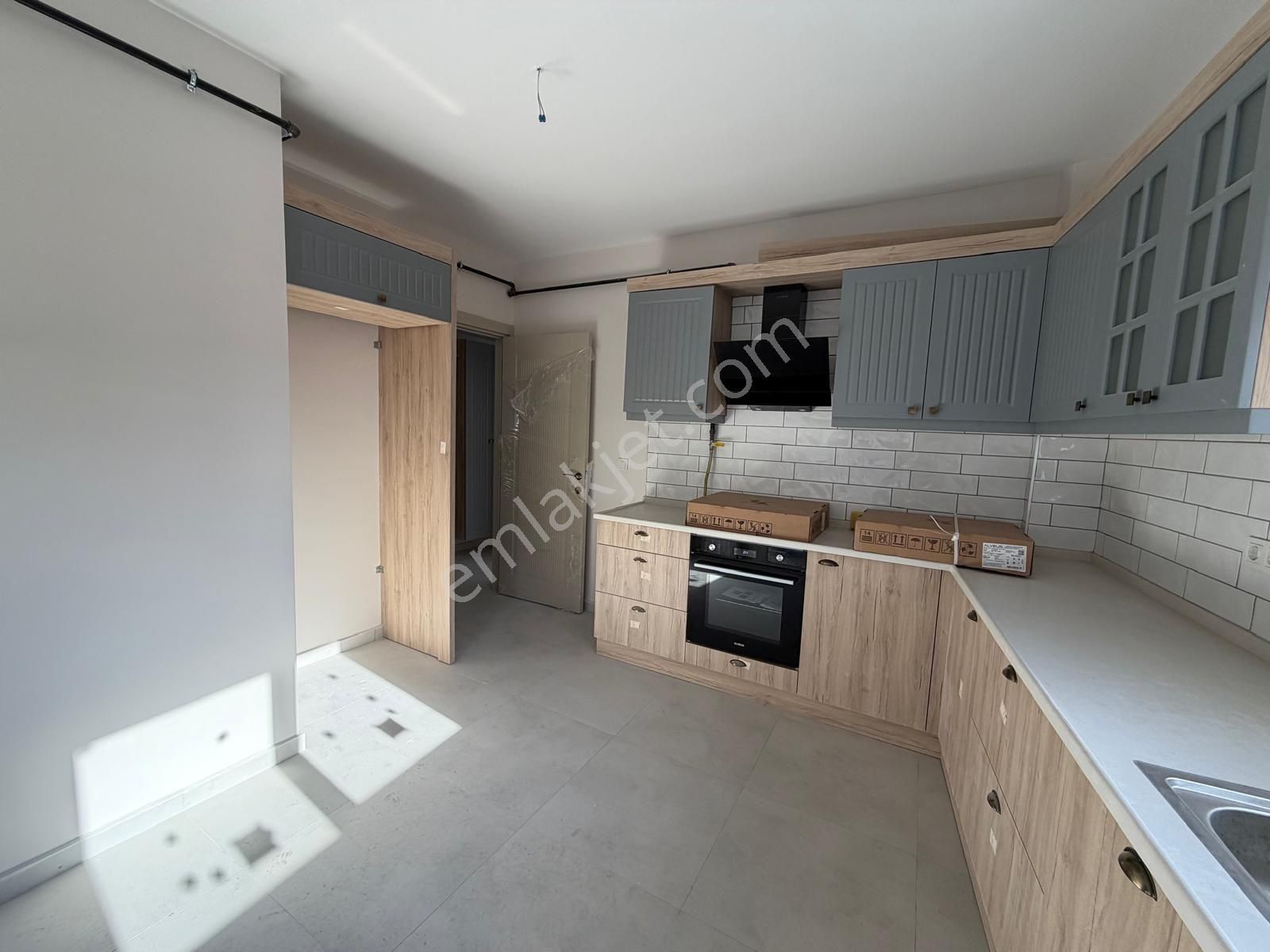 Anadolu Caddesi Yakını Geniş 2+1 3 Cepheli Sıfır Daire - Görsel 2