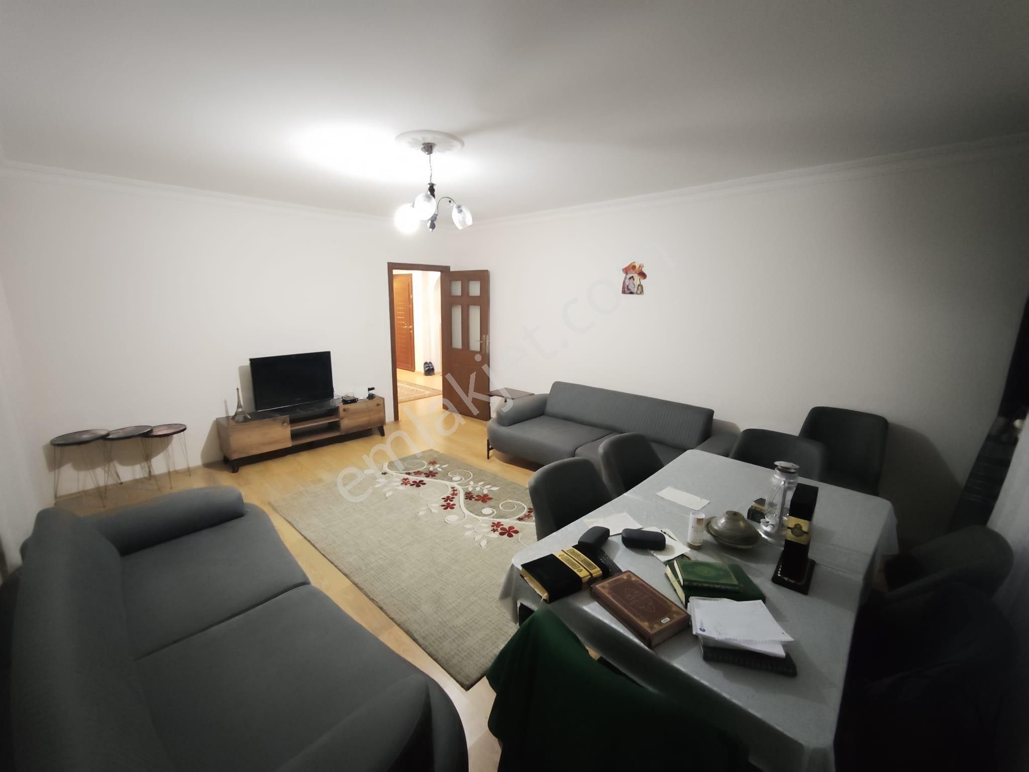 Lider Emlak'tan **cephesi Kapanmaz** Cadde Üzeri Satılık Daire