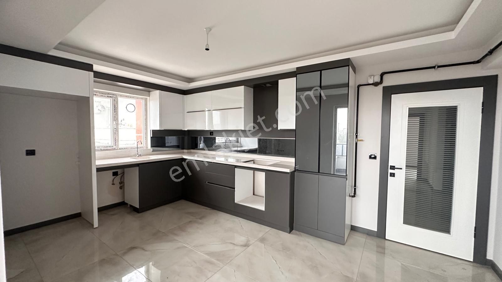 Torun^dan Tandoğan Mah.asansörlü E.banyolu 3+1 Daire