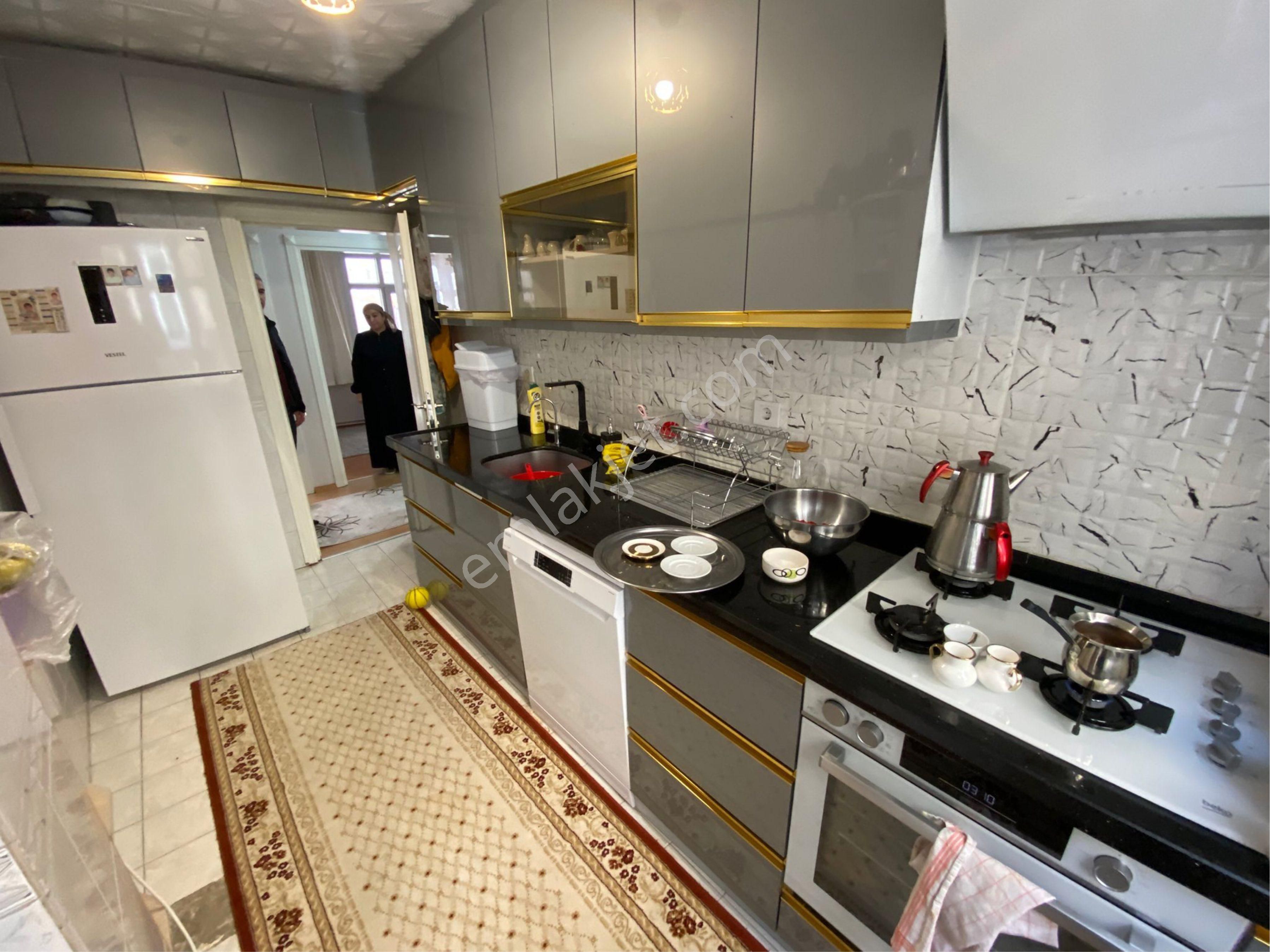 İsmetpaşa Mah’de Tramvaya Yakın 3 + 1 120 Metre² Krediye Uygun Güney Cephe 3.kat Daire - Görsel 11