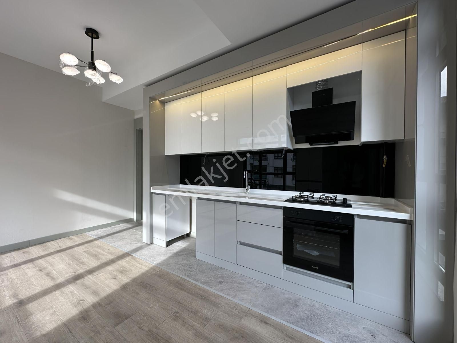 Merkezi Konumda | Cadde Üzeri | Modern Ve Lüks Mimari | 2+1 | - Görsel 2