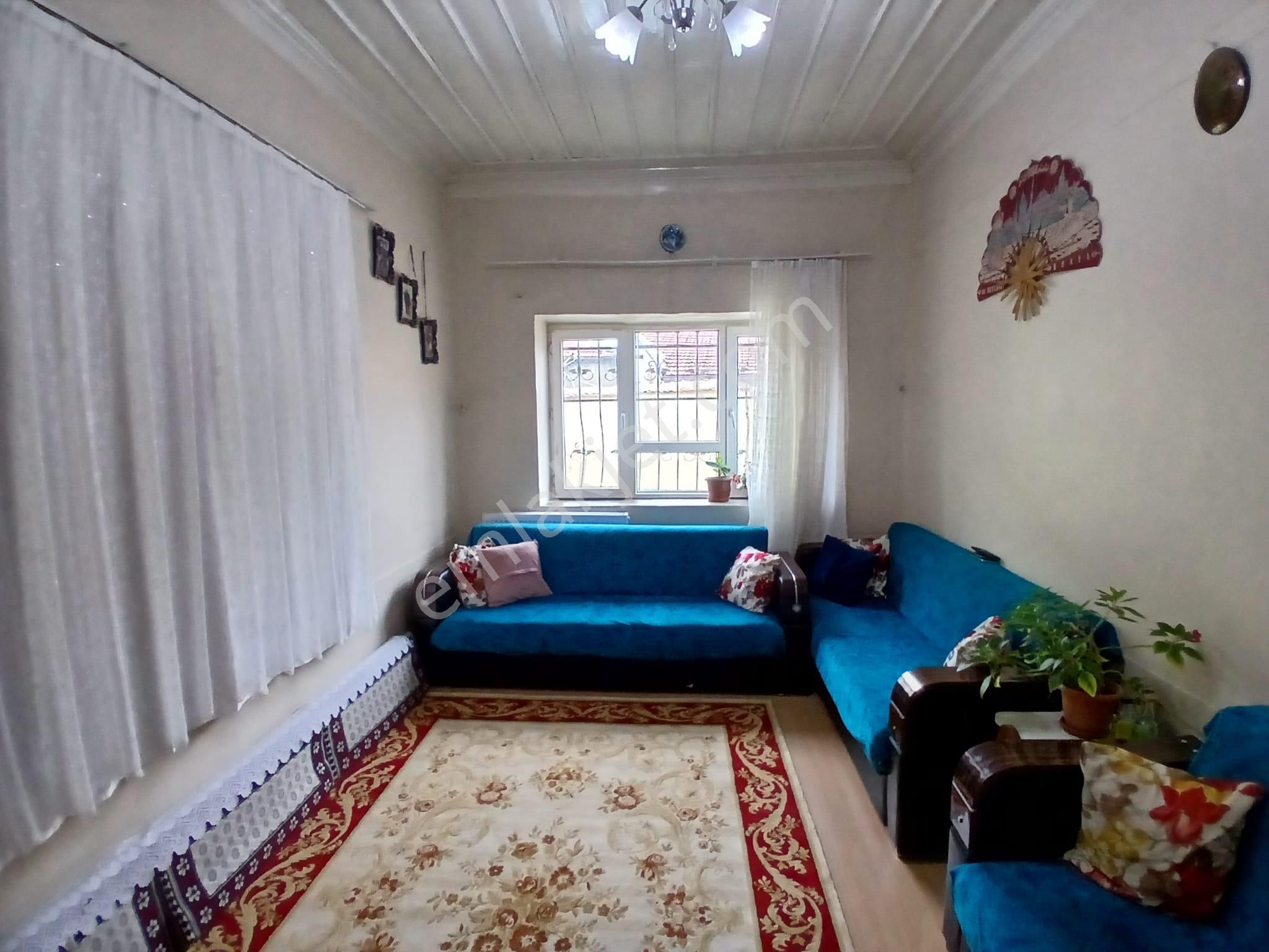 Akçay Emlak'tan Akşehir Nasreddin Ekmek Fırını Karşında Doğalgazlı Satılık Müstakil Ev