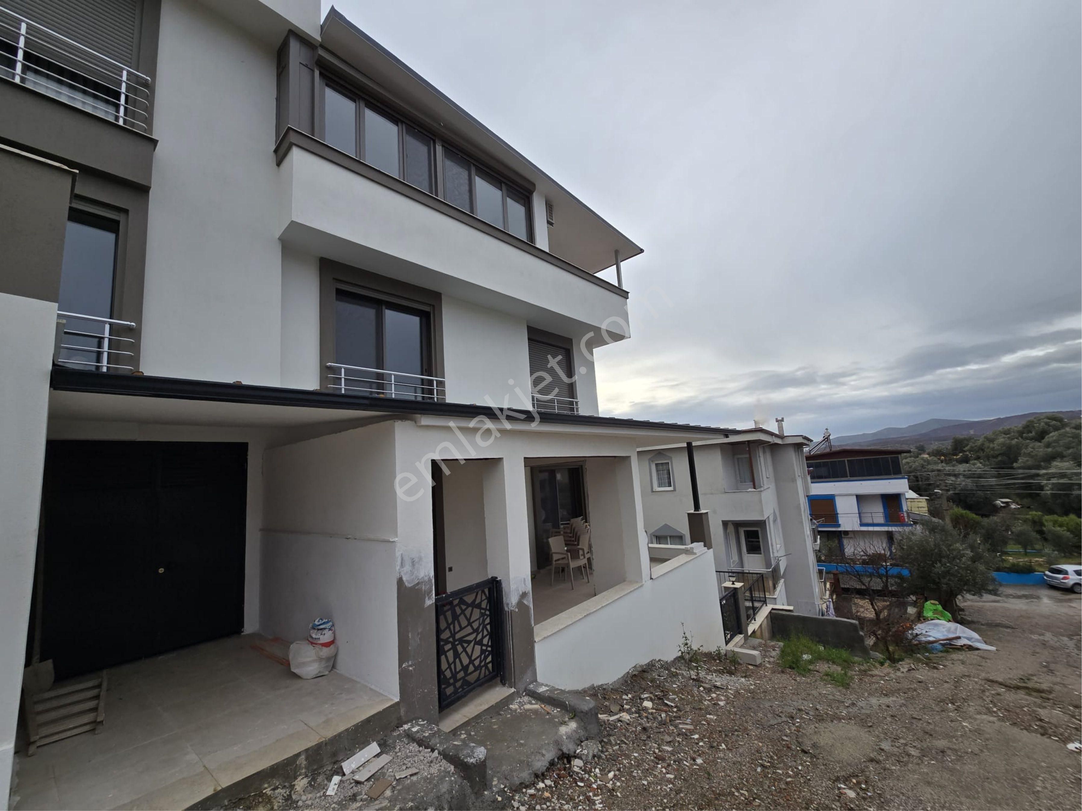 İzmir Seferihisar Ürkmez De Satılık Geniş Bahçeli 3+1 Yazlık Villa - Görsel 2