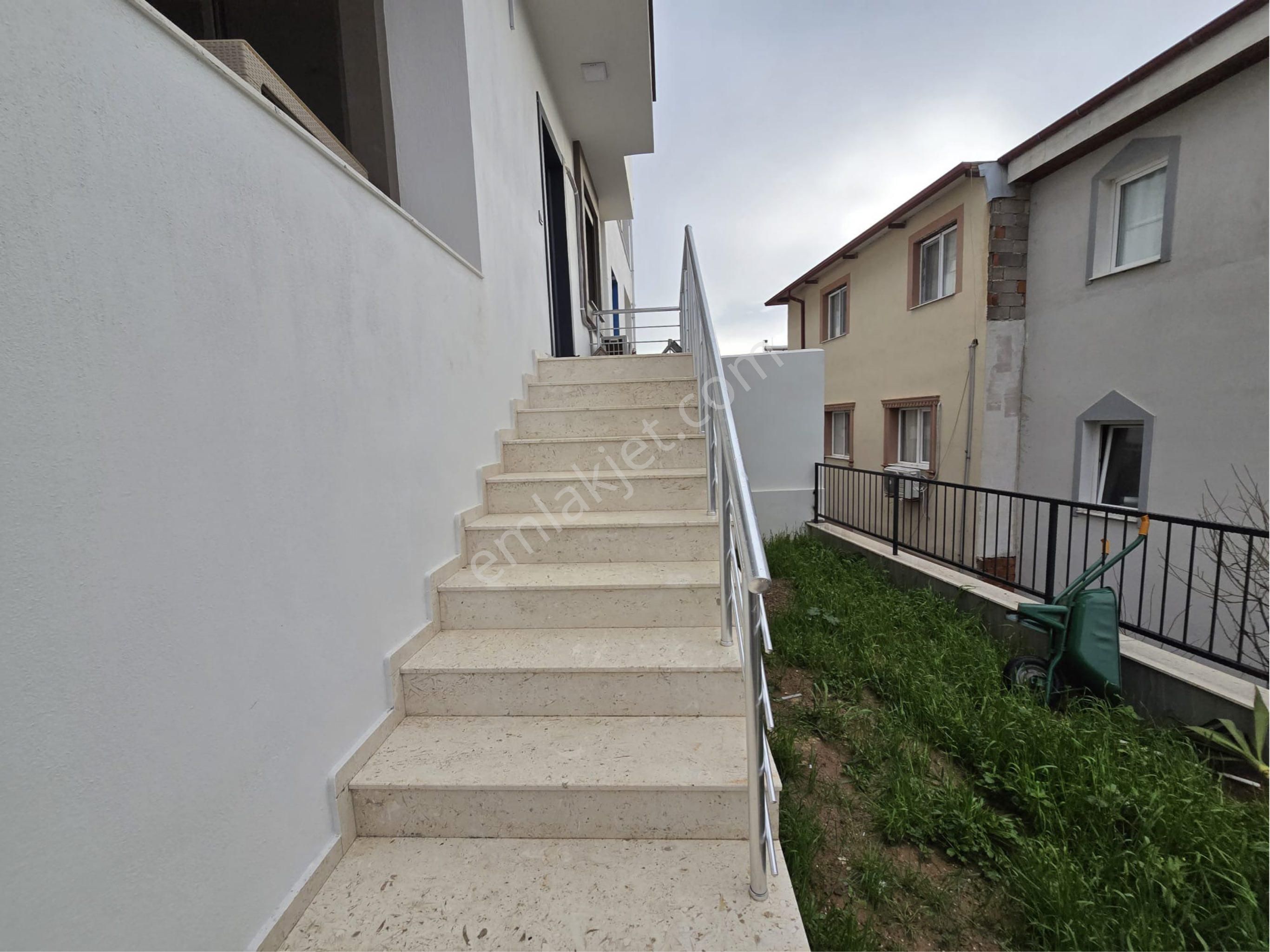 İzmir Seferihisar Ürkmez De Satılık Geniş Bahçeli 3+1 Yazlık Villa - Görsel 6