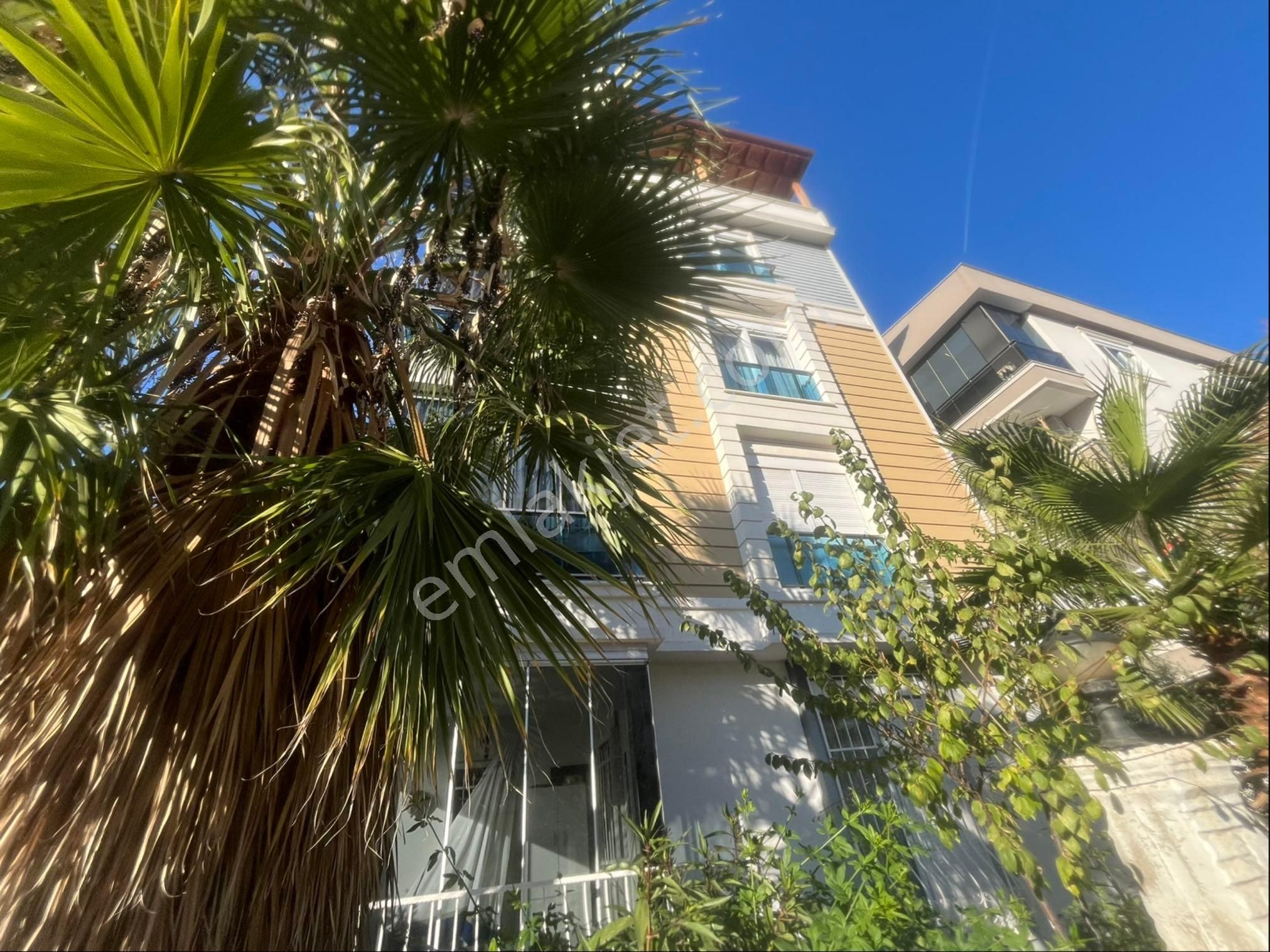 Artı Dan Kızıltoptakta Ara Kat 2+1 Daire