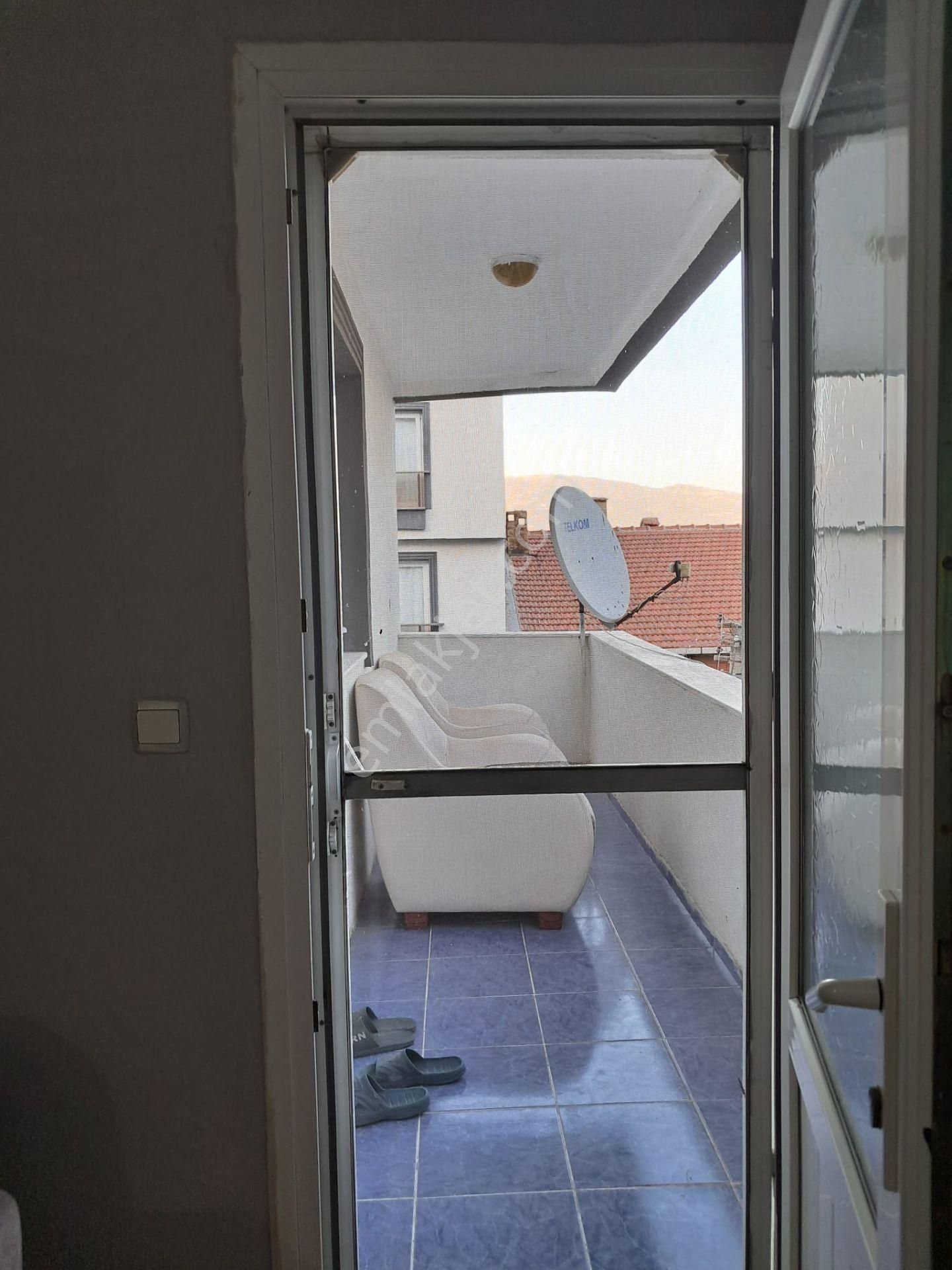 Kemalpaşanın Merkezinde 160m2 Doğalgazlı 3+1 Acil Satılık Daire - Görsel 7