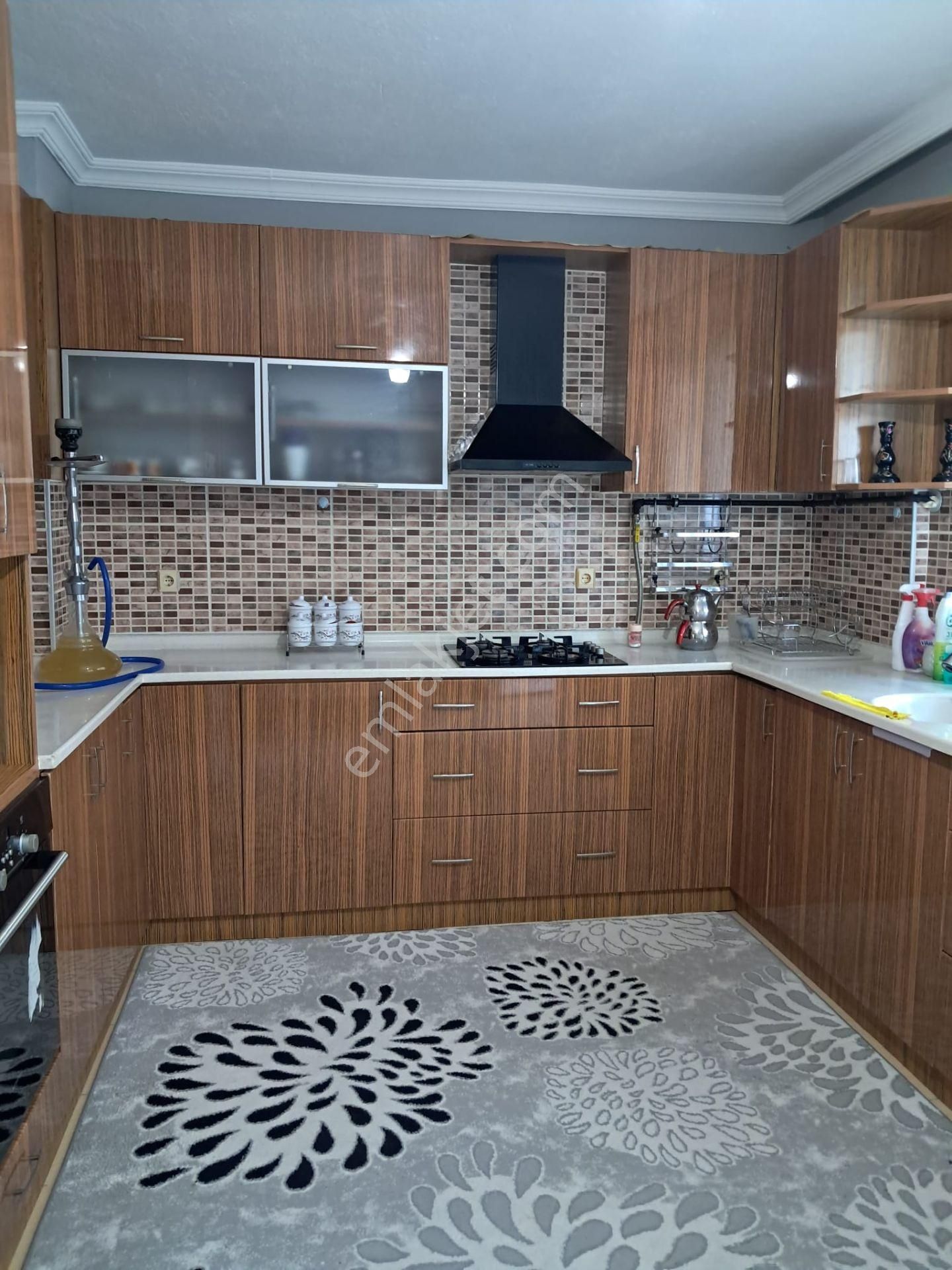 Kemalpaşanın Merkezinde 160m2 Doğalgazlı 3+1 Acil Satılık Daire