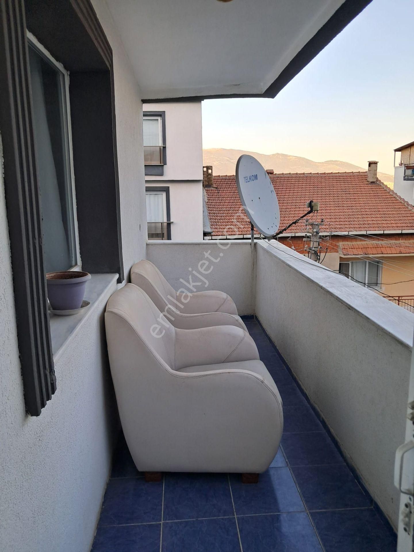 Kemalpaşanın Merkezinde 160m2 Doğalgazlı 3+1 Acil Satılık Daire - Görsel 9