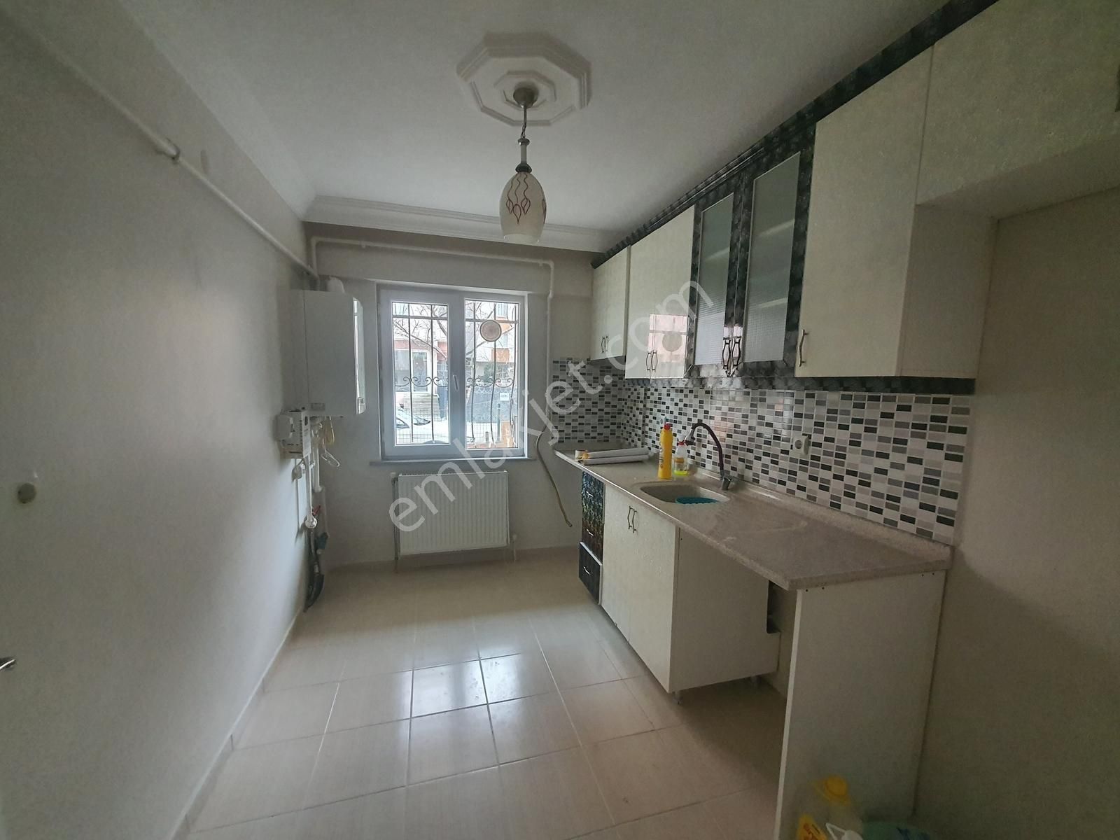 Yeni Hastane Ve Emniyet Arkası, Harika Konumda Kiralık Giriş 2+1