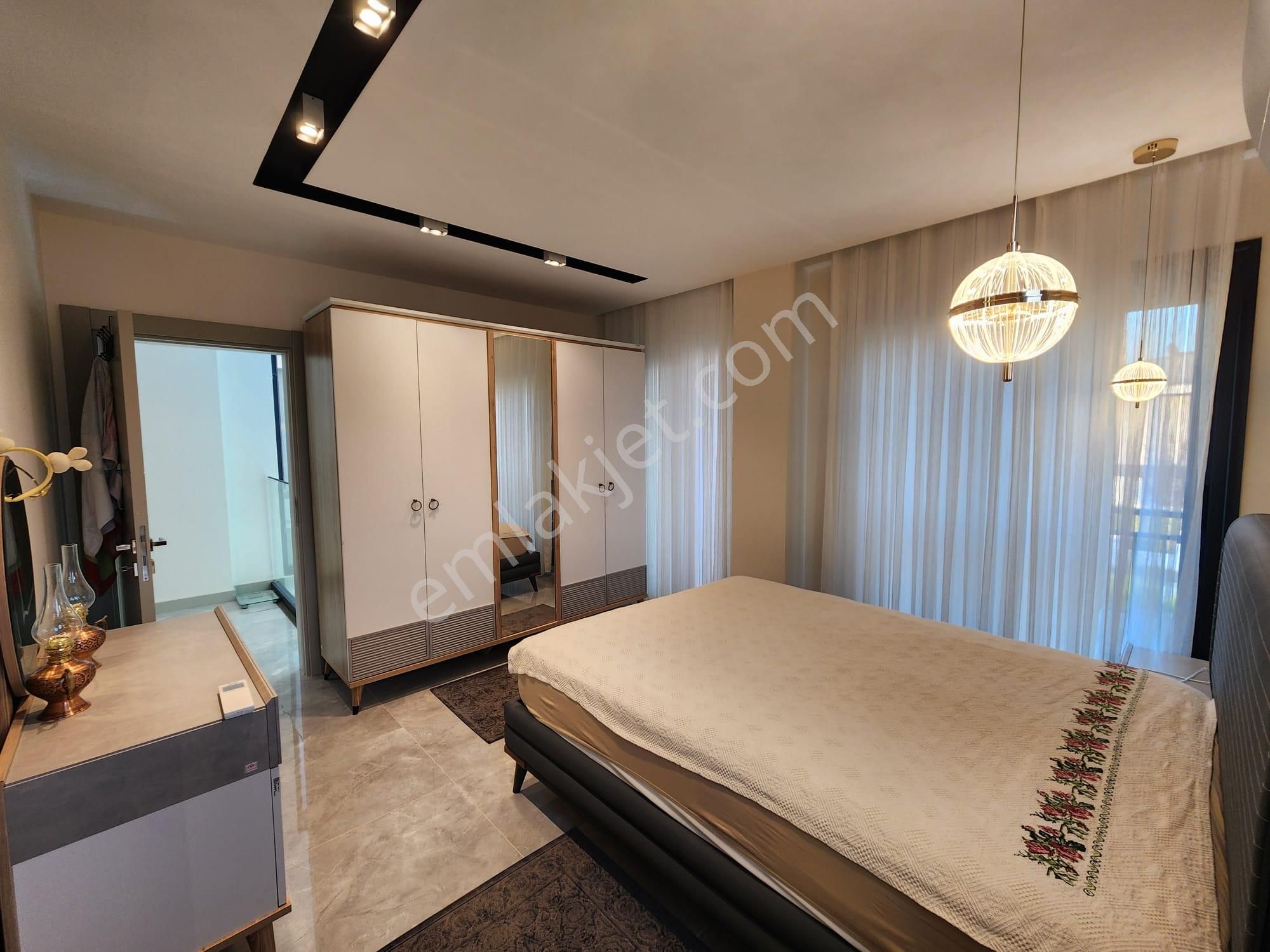 Kuşadası Davutlar Sahilde4+1 Müstakil Köşe Konumlu Villa - Görsel 33