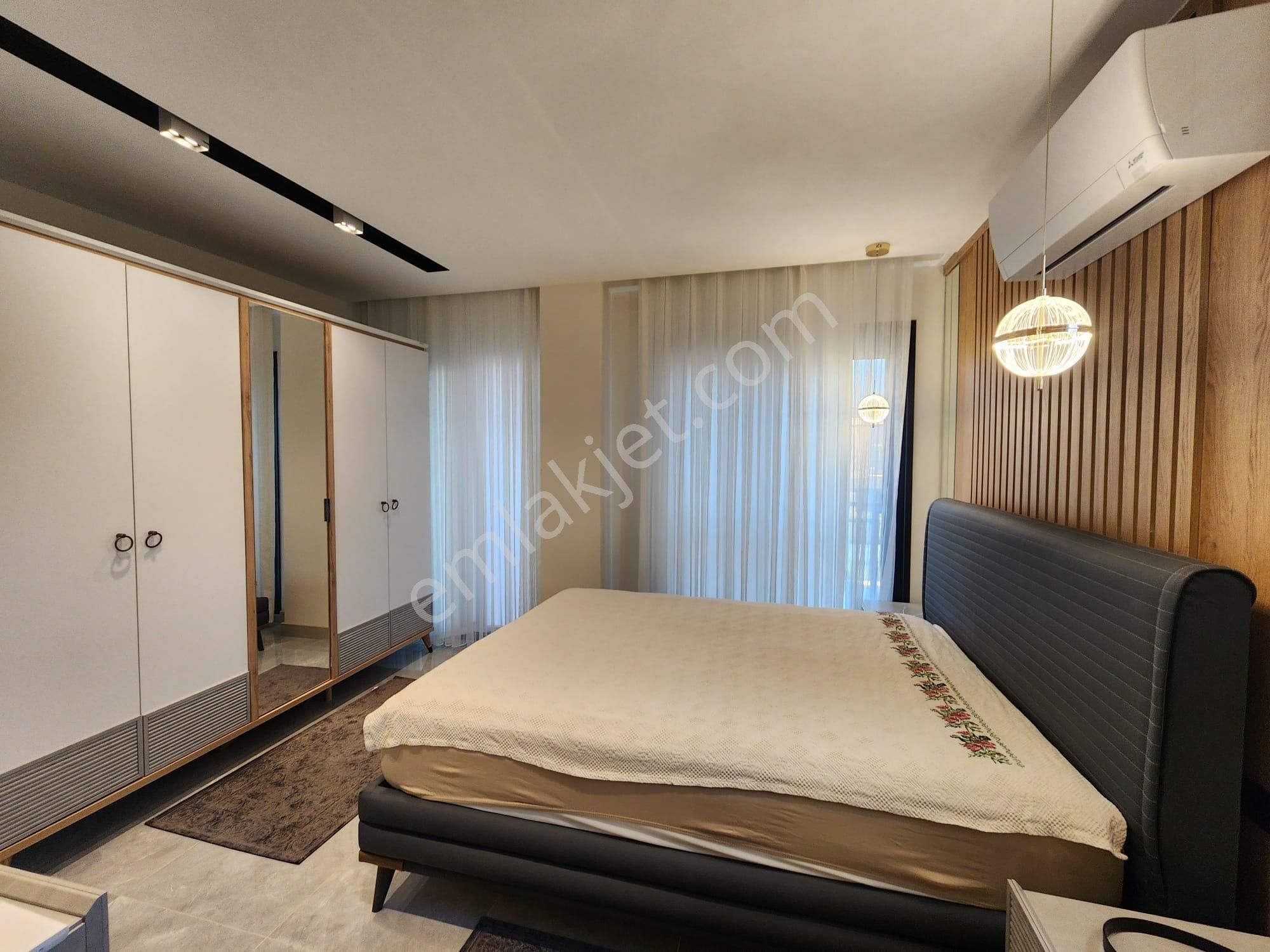 Kuşadası Davutlar Sahilde4+1 Müstakil Köşe Konumlu Villa - Görsel 32