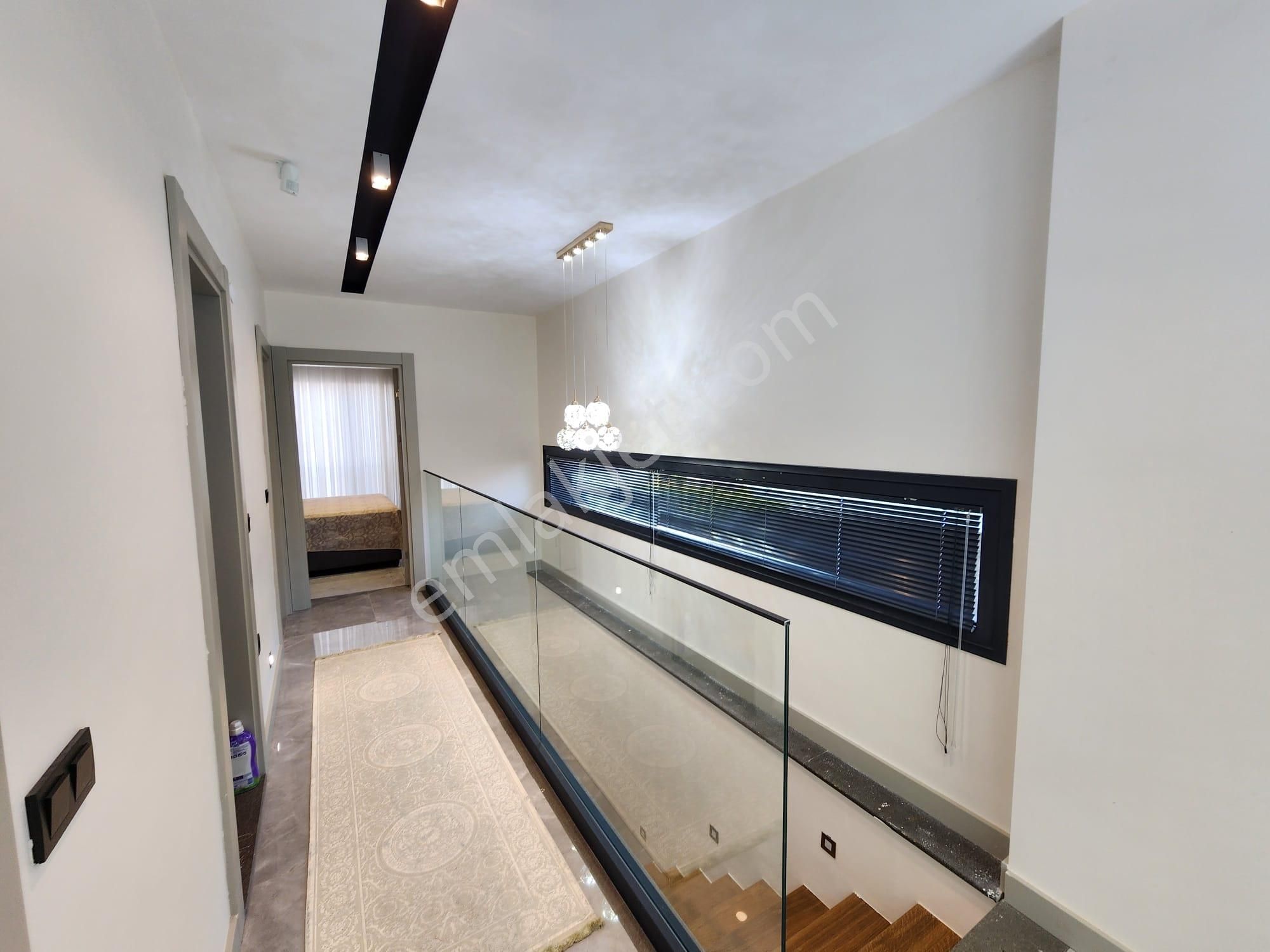 Kuşadası Davutlar Sahilde4+1 Müstakil Köşe Konumlu Villa - Görsel 31