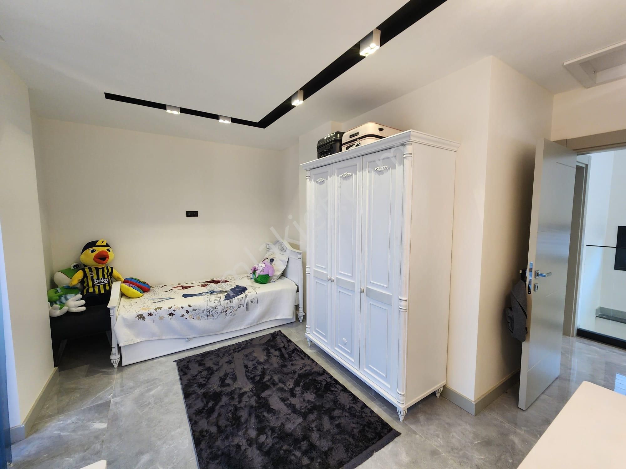 Kuşadası Davutlar Sahilde4+1 Müstakil Köşe Konumlu Villa - Görsel 25