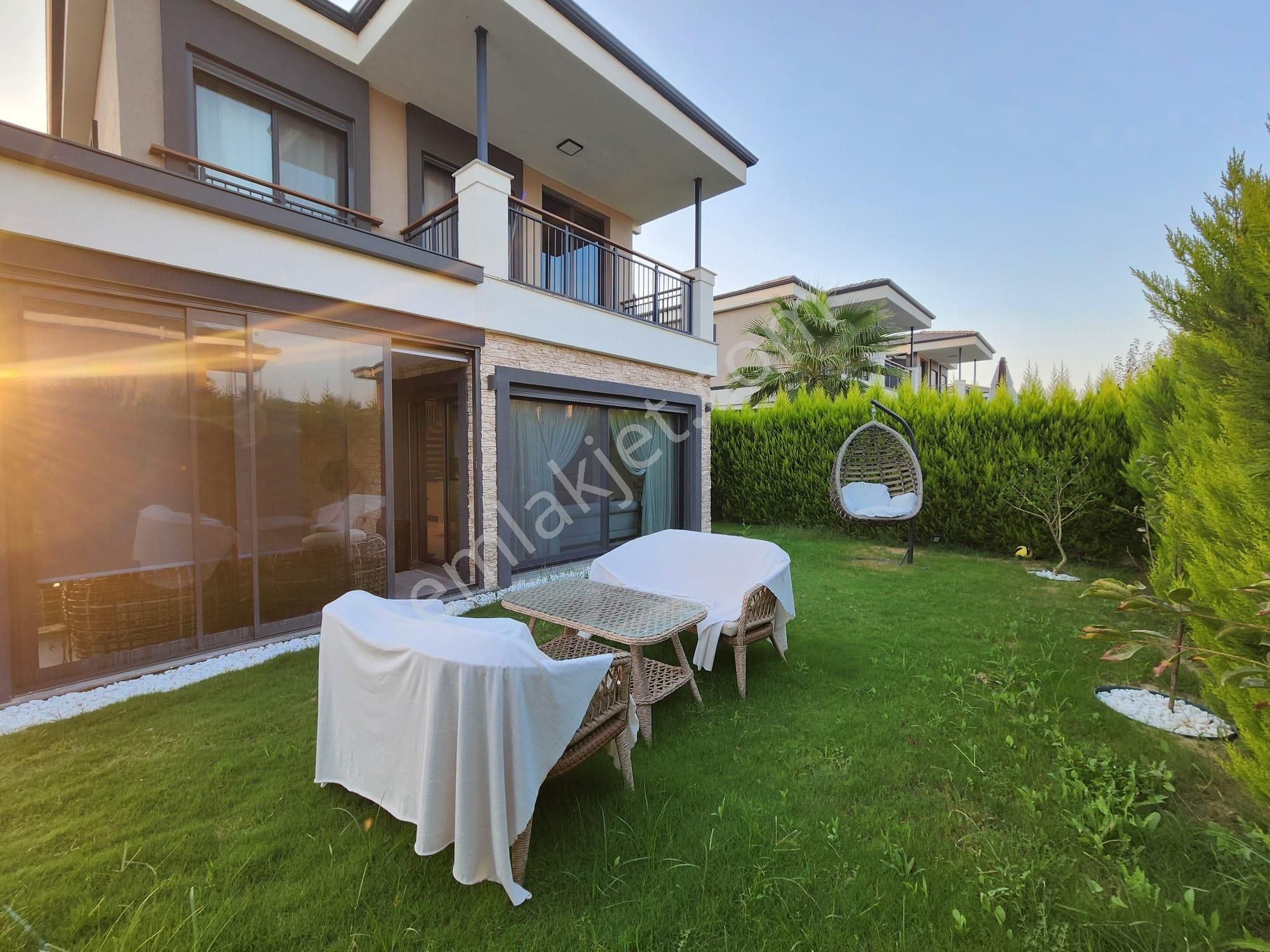 Kuşadası Davutlar Sahilde4+1 Müstakil Köşe Konumlu Villa - Görsel 6