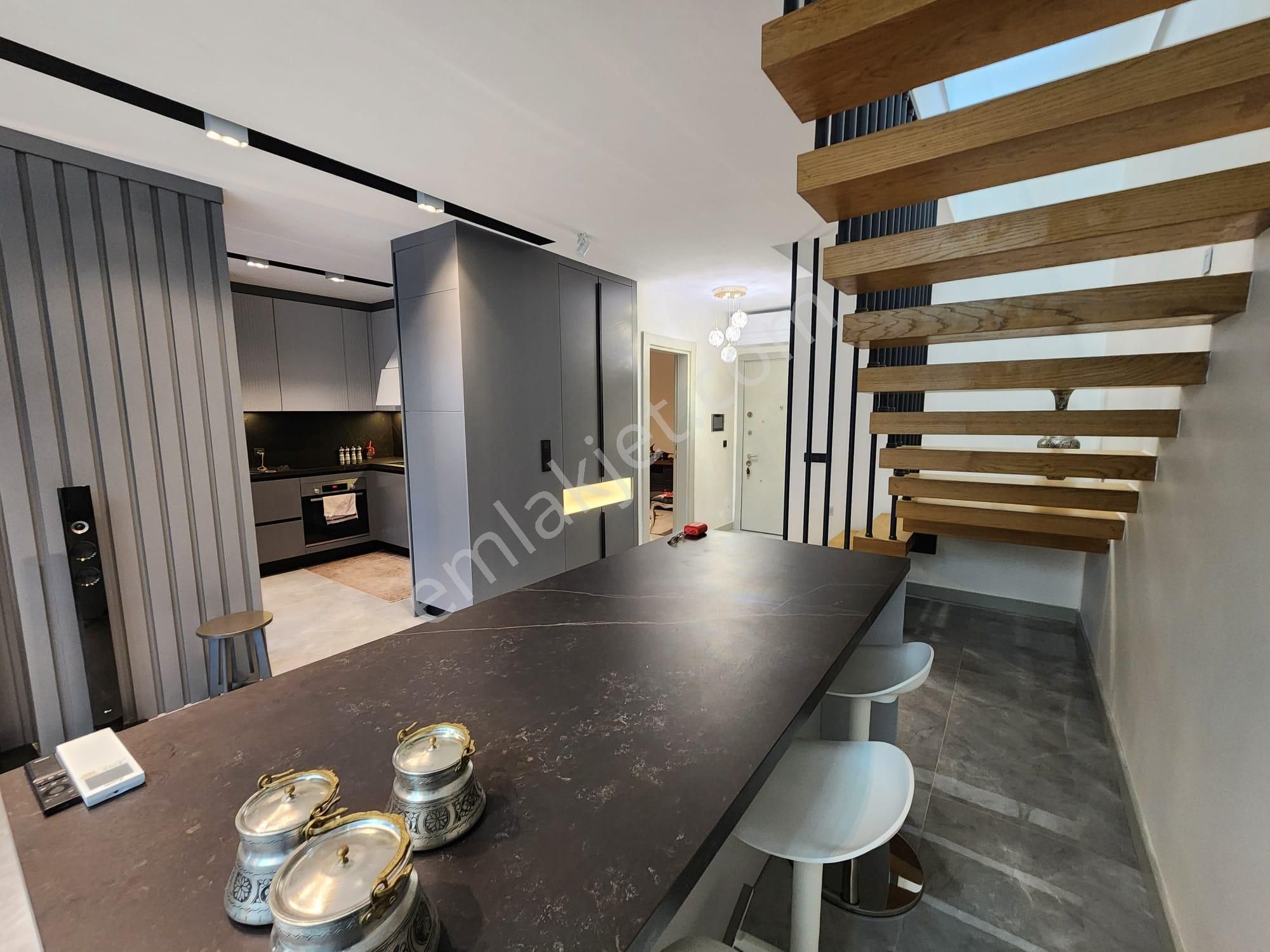 Kuşadası Davutlar Sahilde4+1 Müstakil Köşe Konumlu Villa - Görsel 13