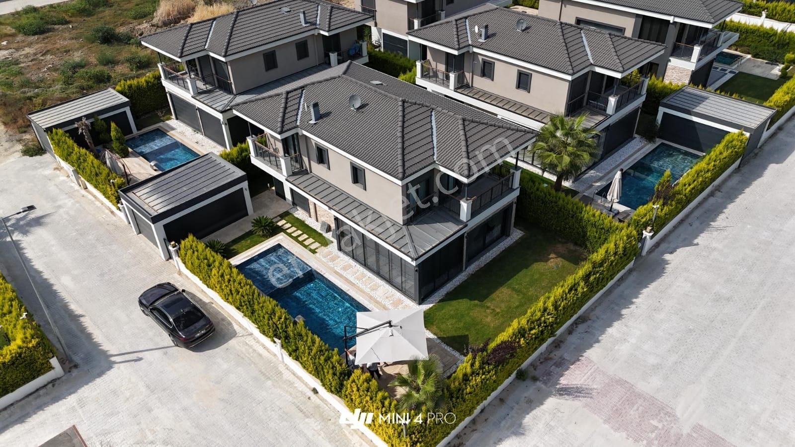 Kuşadası Davutlar Sahilde4+1 Müstakil Köşe Konumlu Villa - Görsel 4