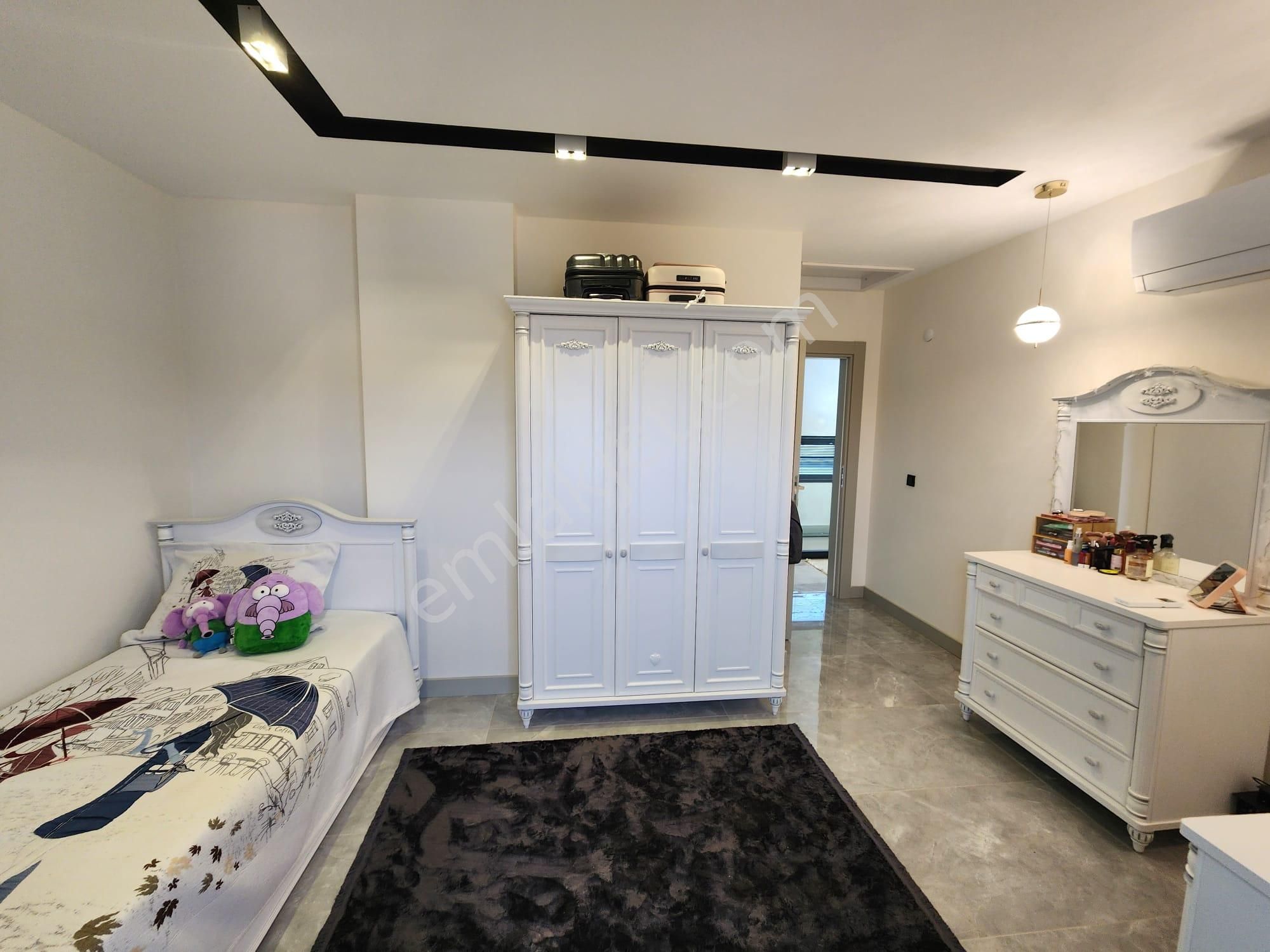 Kuşadası Davutlar Sahilde4+1 Müstakil Köşe Konumlu Villa - Görsel 26