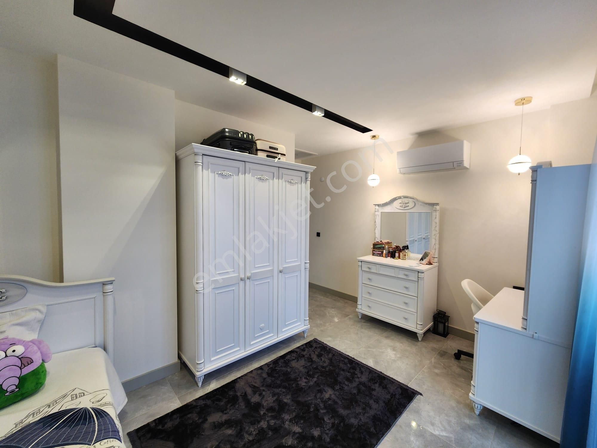 Kuşadası Davutlar Sahilde4+1 Müstakil Köşe Konumlu Villa - Görsel 28