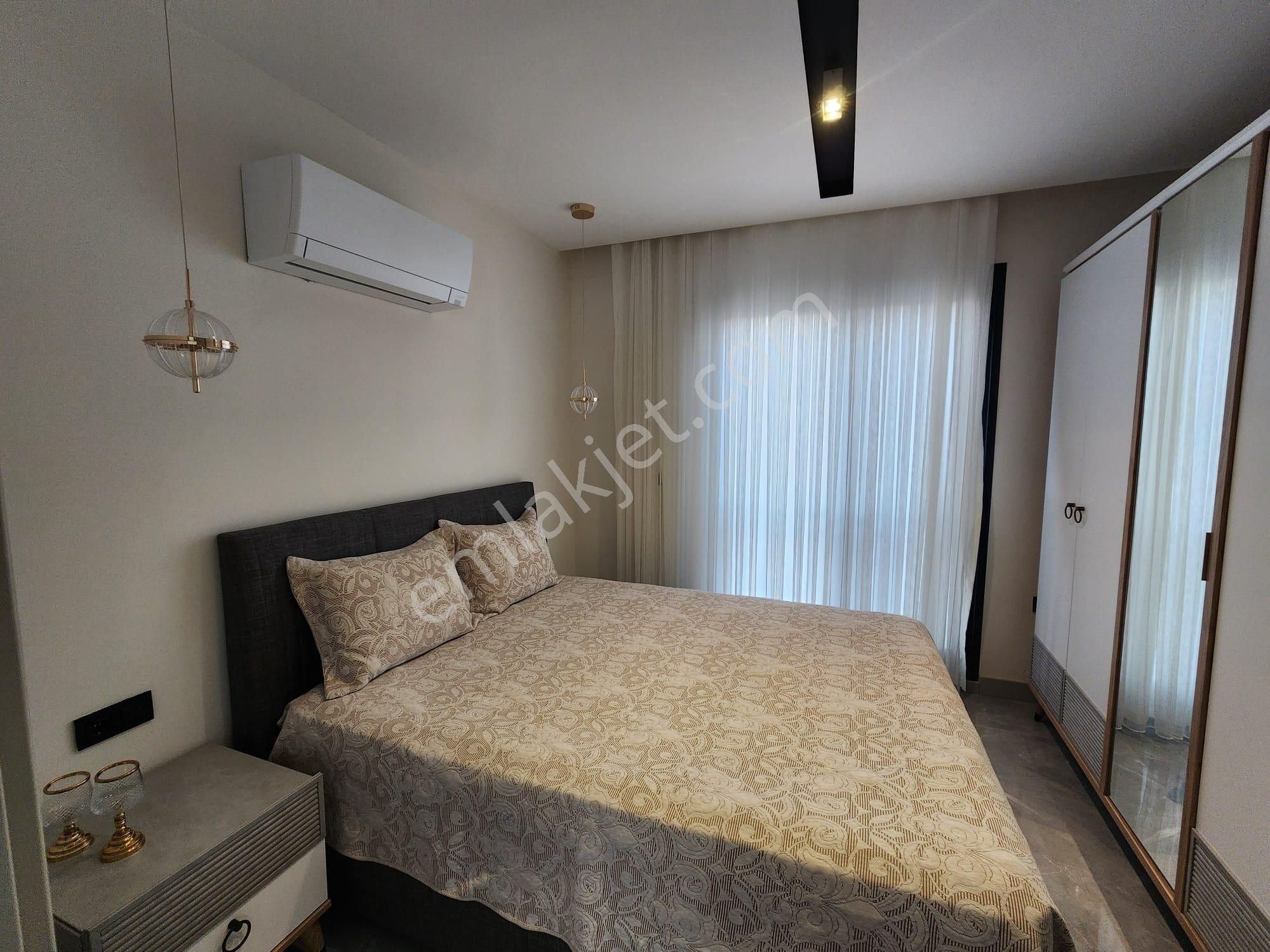 Kuşadası Davutlar Sahilde4+1 Müstakil Köşe Konumlu Villa - Görsel 22