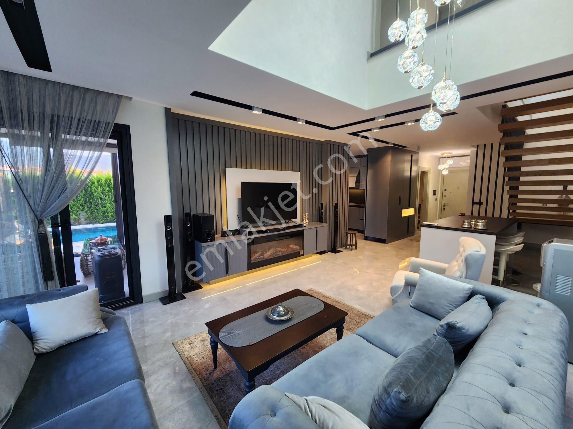 Kuşadası Davutlar Sahilde4+1 Müstakil Köşe Konumlu Villa - Görsel 11