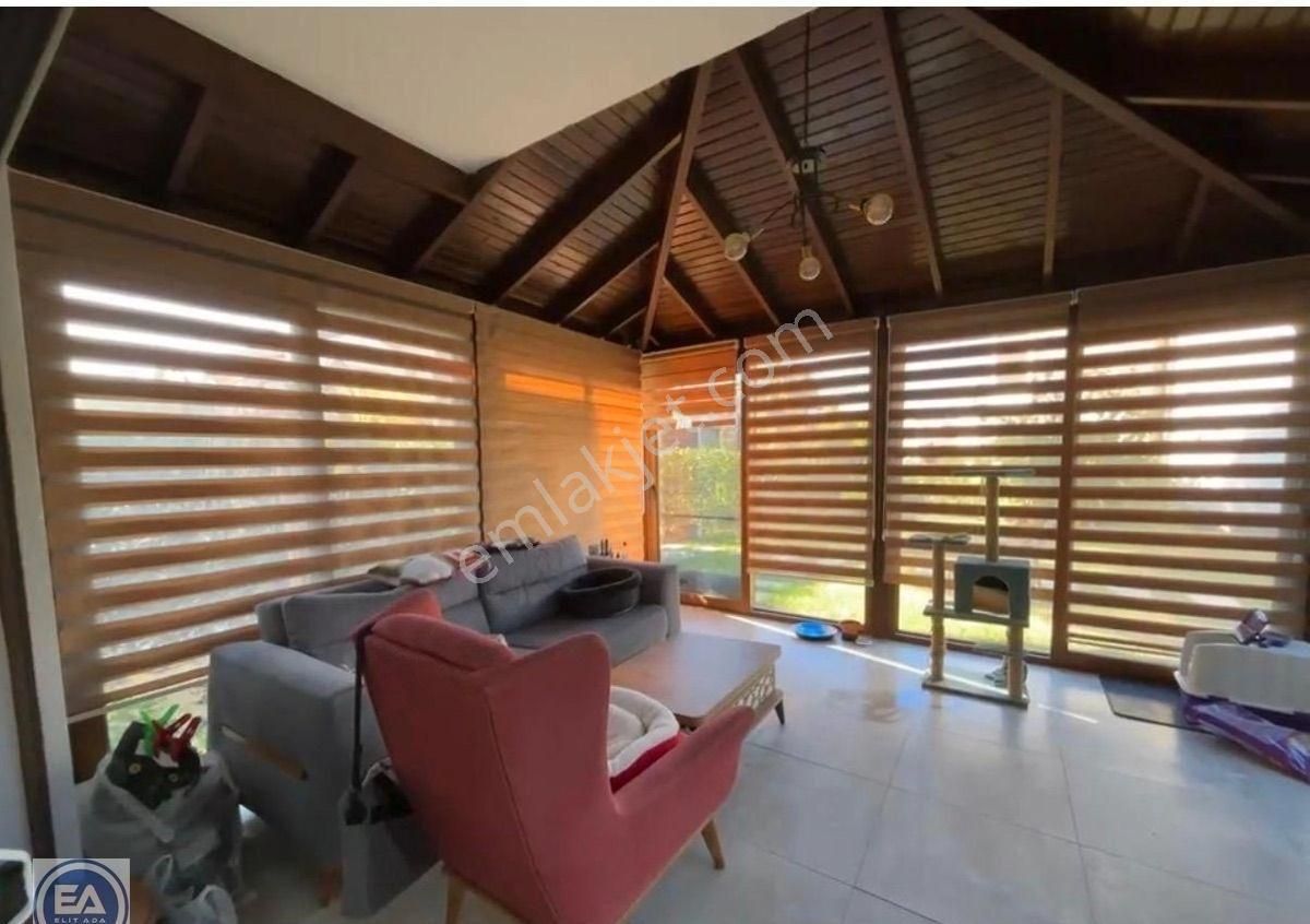 Kuşadası’nda Denize Yakın Havuzlu Sitede 4 + 1 Satılık - Görsel 2