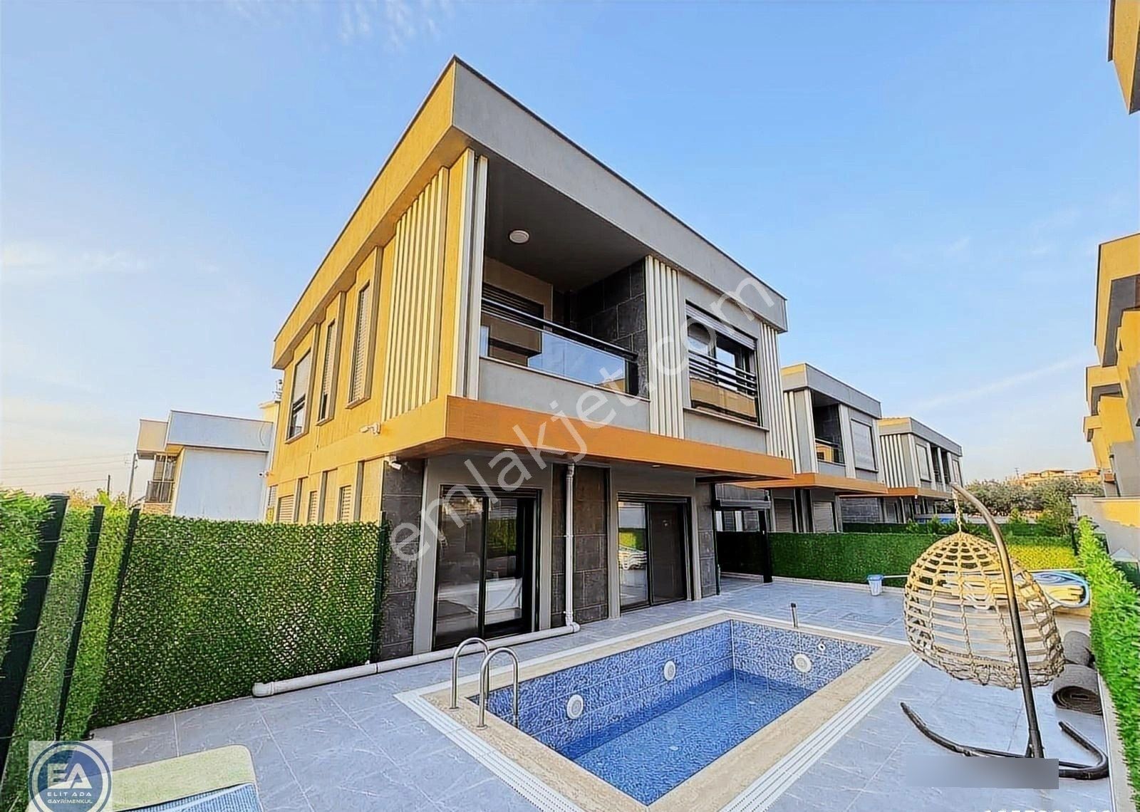 Kuşadası Güzelçamlıda Eşyalı Özel Havuzlu 4+1 Müstakil Villa