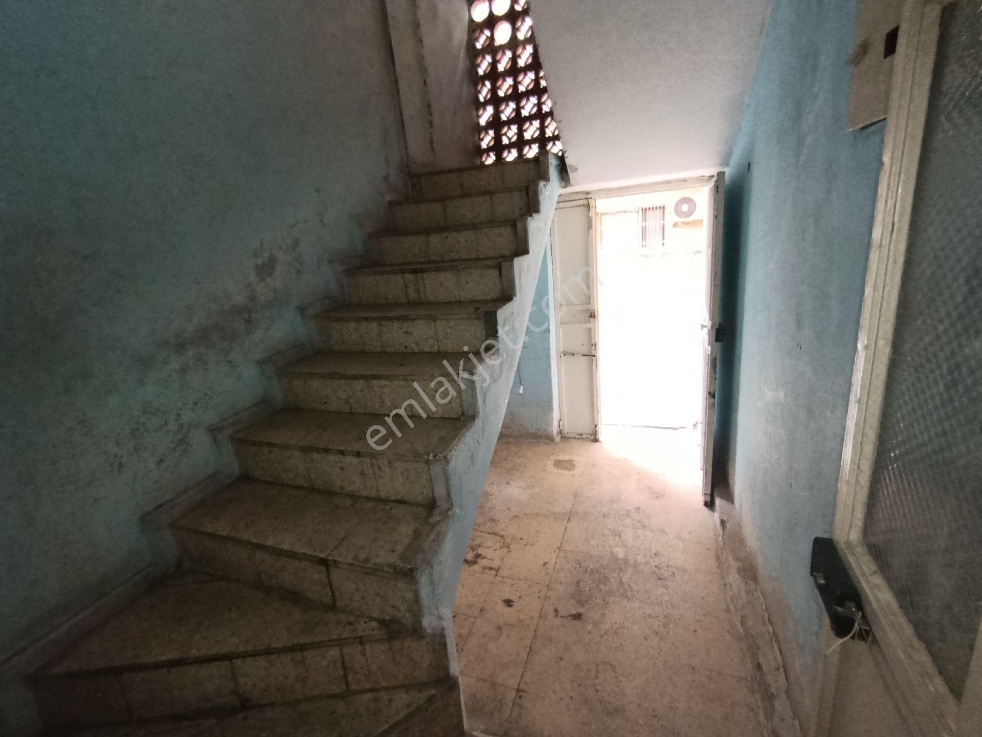 Gülpınar Mh Salı Pazarı Civarı 3/buçuk Katlı Komple Satılık Bina - Görsel 12