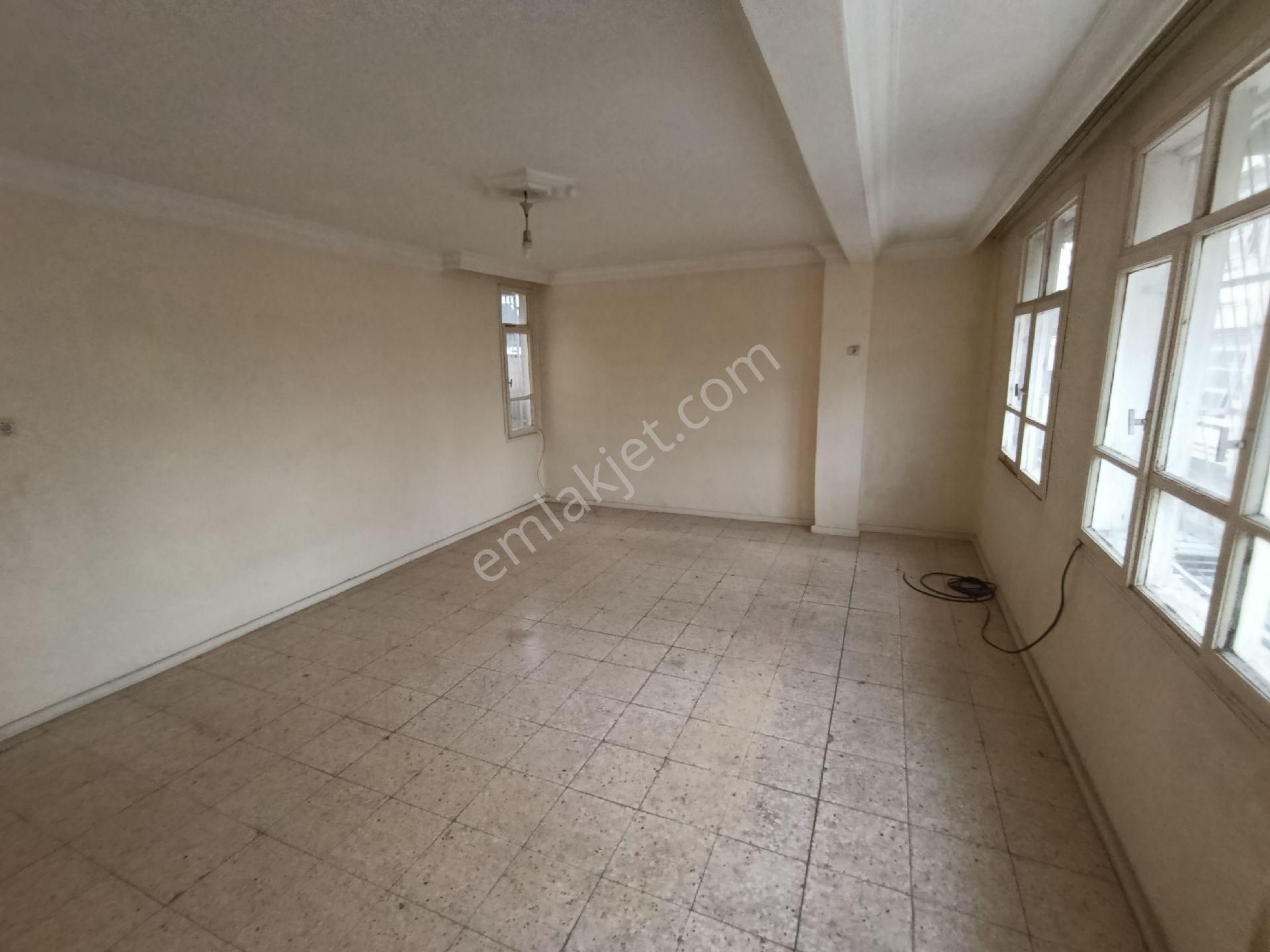 Gülpınar Mh Salı Pazarı Civarı 3/buçuk Katlı Komple Satılık Bina - Görsel 5