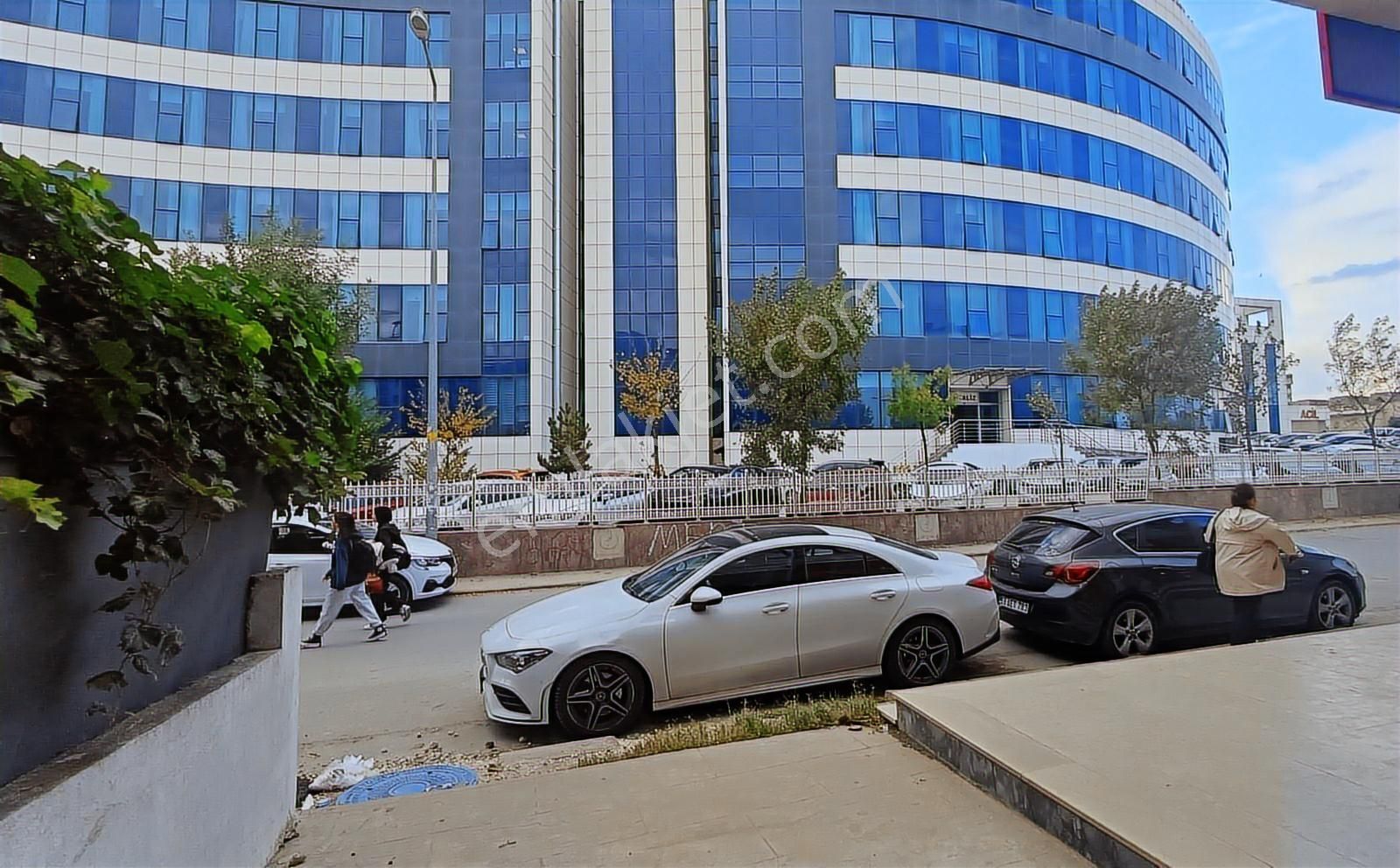 Hastane Adliye Ve Tugay Yanında Lüks, Ebeveyn Banyolu Daire - Görsel 2