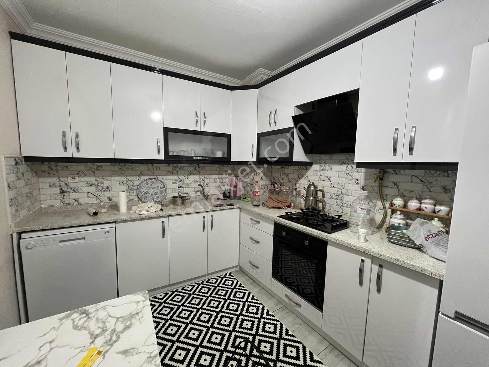 Akalın Bozyaka Zincirlikuyuda 2+1 Doğalgazlı Arakat Çift Balkon