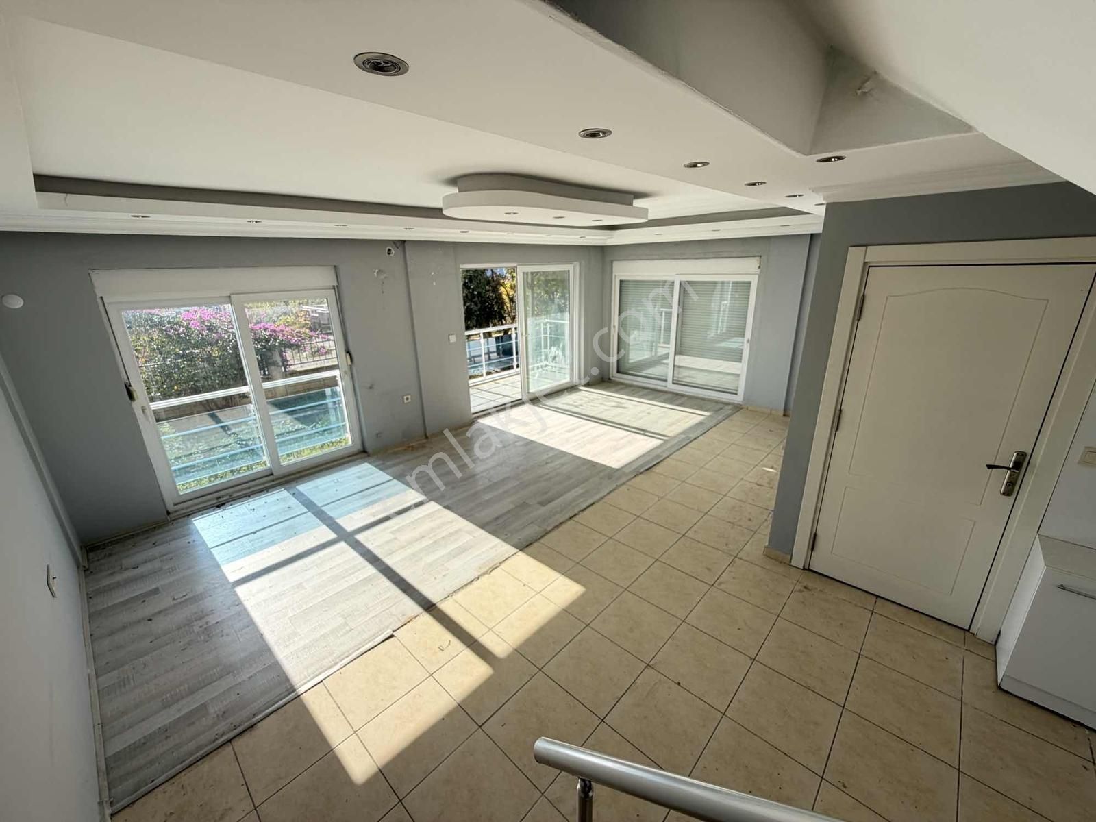 Manavgat Ilıcada Satılık 4+1 Tripleks Villa - Görsel 3