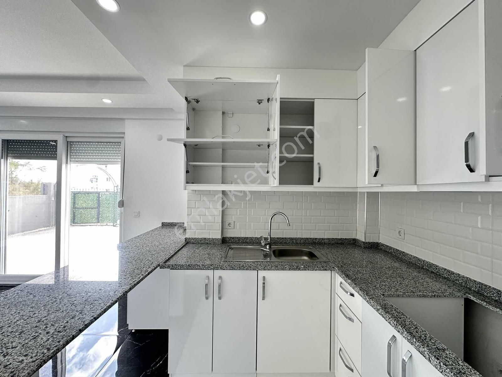 Manavgat Ilıca'da 1+1 Havuzlu Kiralık Daire - Görsel 2