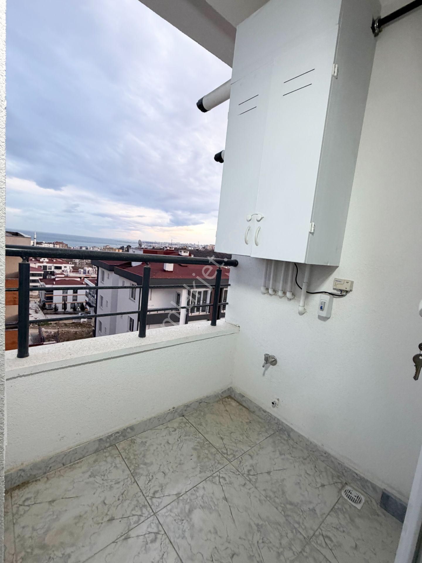 Deniz Manzaralı Eşyalı Kombisi Takılı Satılık 1+1 - Görsel 10