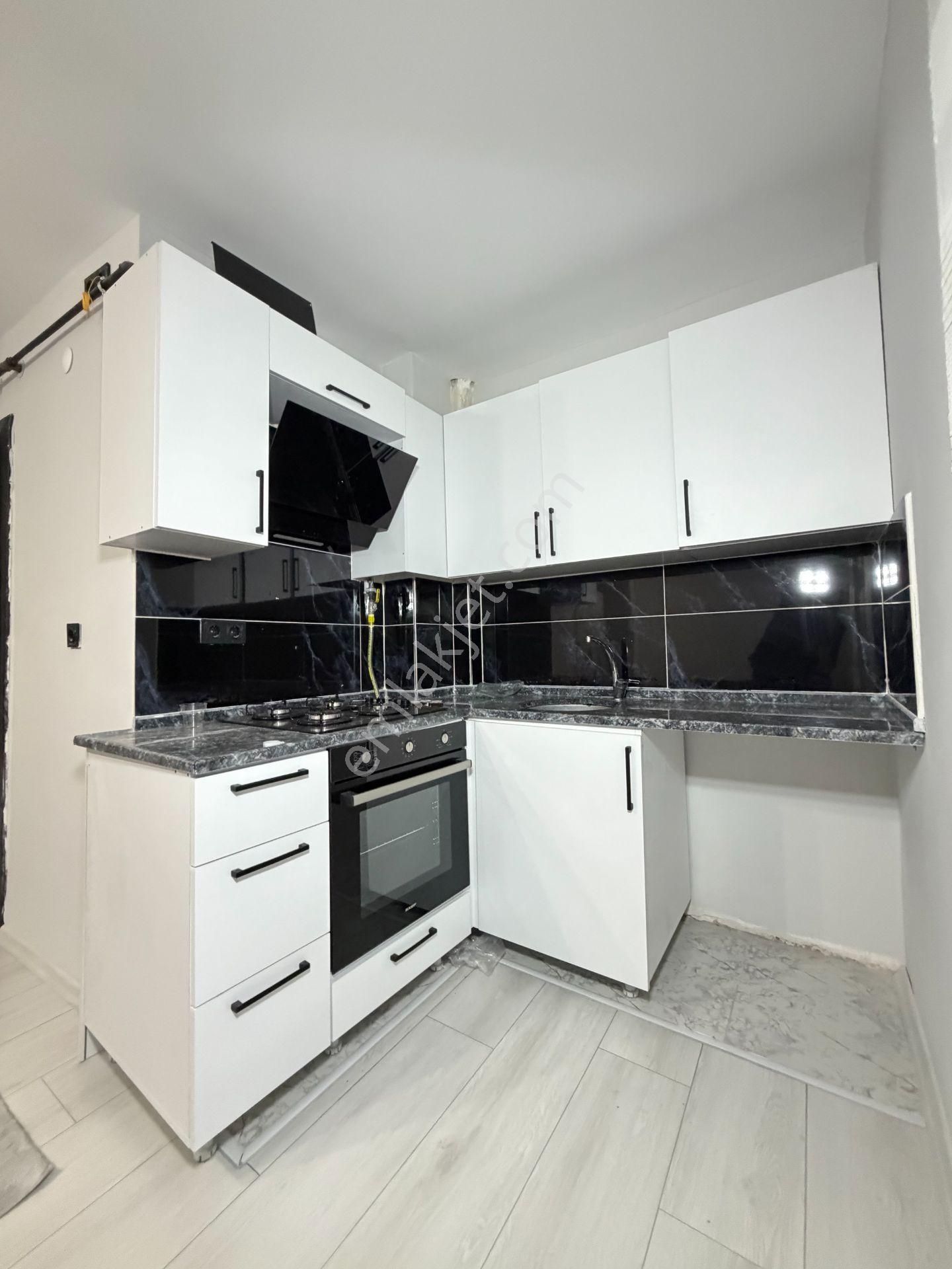 Deniz Manzaralı Eşyalı Kombisi Takılı Satılık 1+1 - Görsel 5