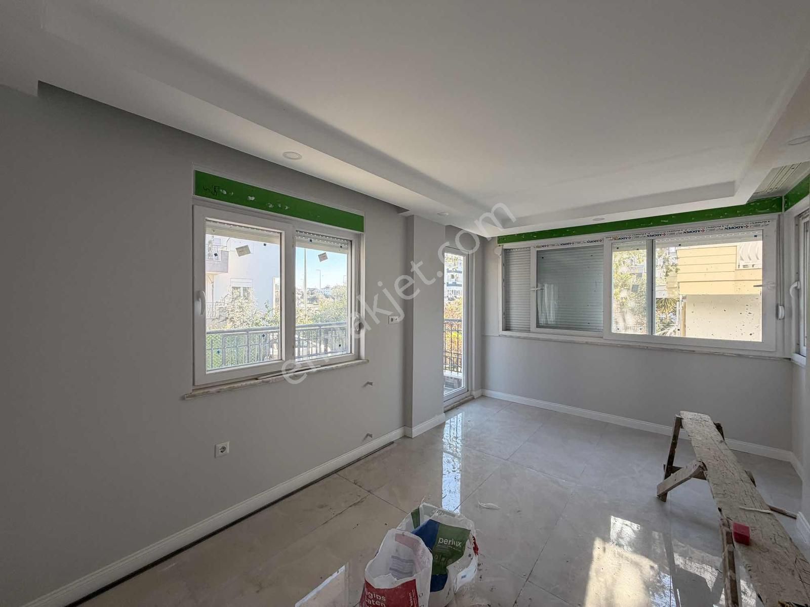 Side'de Geniş 1+1 İskanı Alınmış Havuzlu Satılık Lüks Daire - Görsel 5