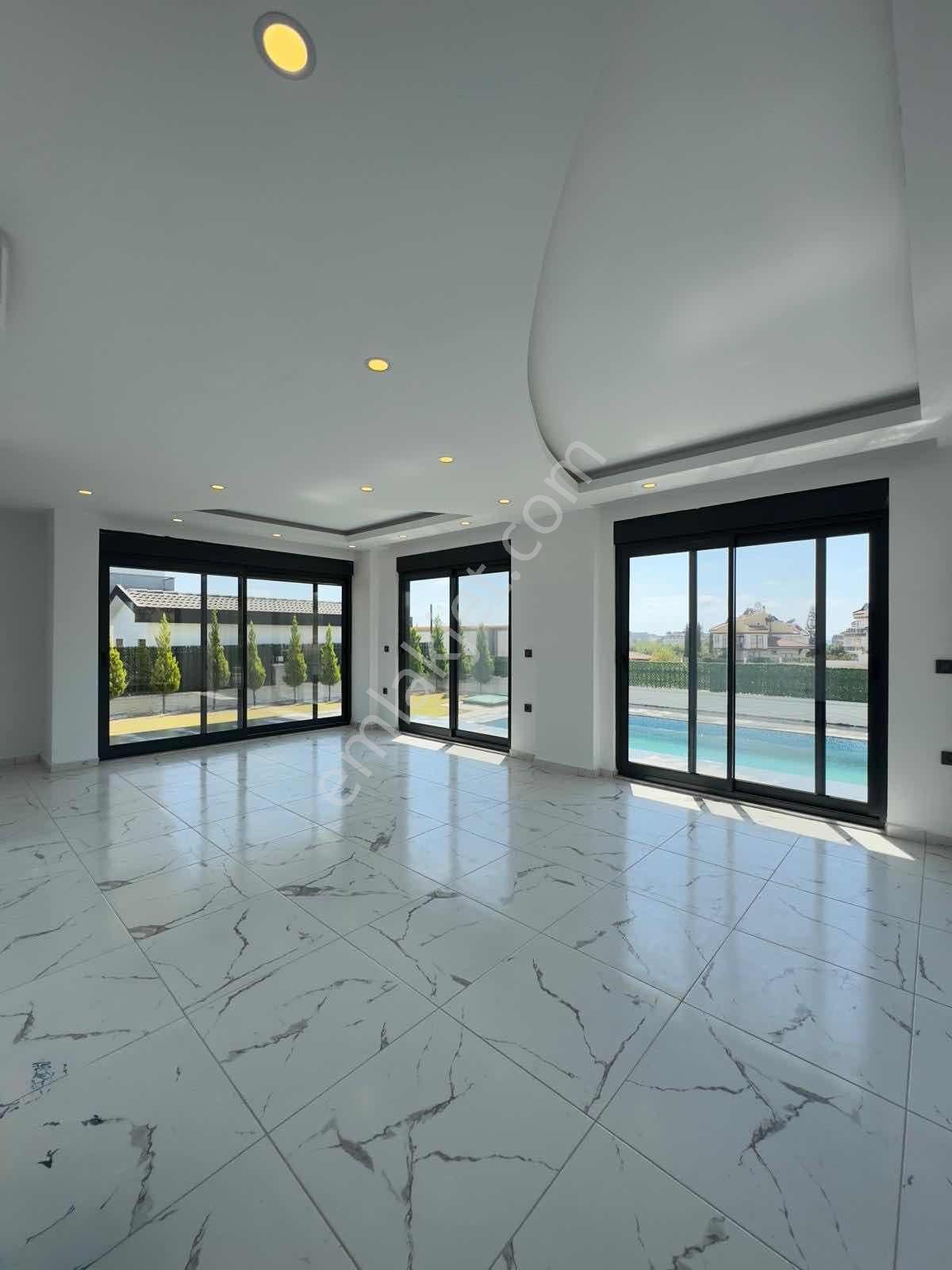 Kumköyde Satılık Müstakil Tripleks Köşe Villa - Görsel 34