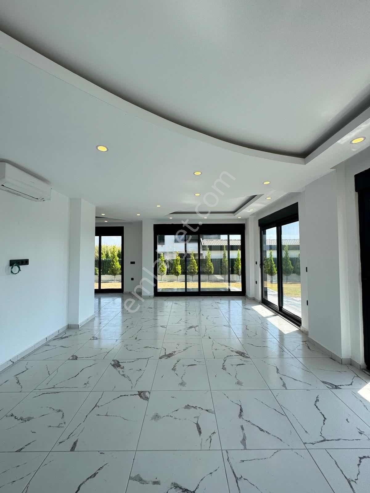 Kumköyde Satılık Müstakil Tripleks Köşe Villa - Görsel 20