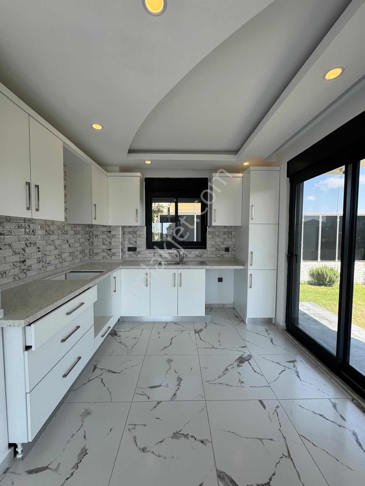 Kumköyde Satılık Müstakil Tripleks Köşe Villa - Görsel 27