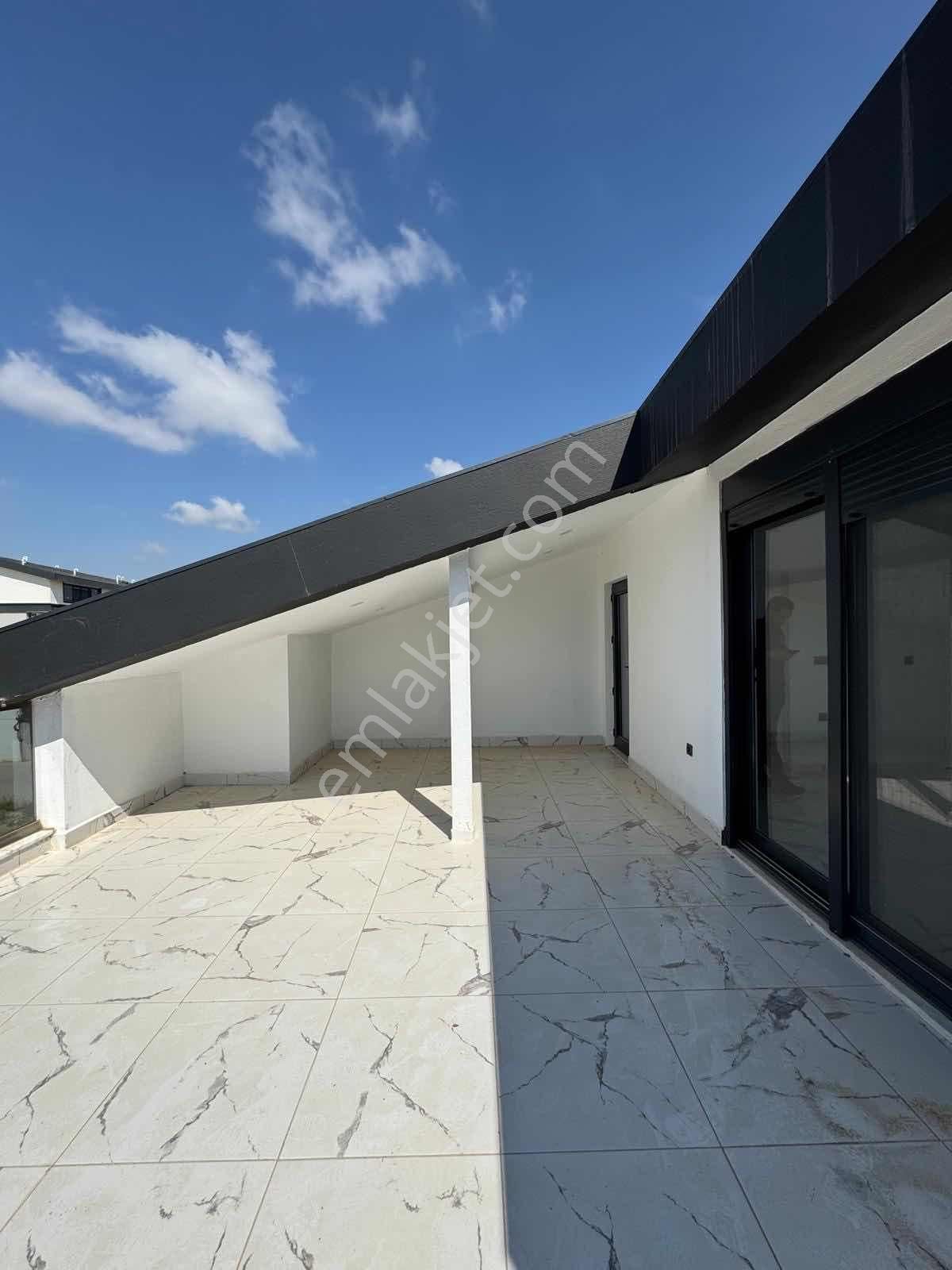 Kumköyde Satılık Müstakil Tripleks Köşe Villa - Görsel 32