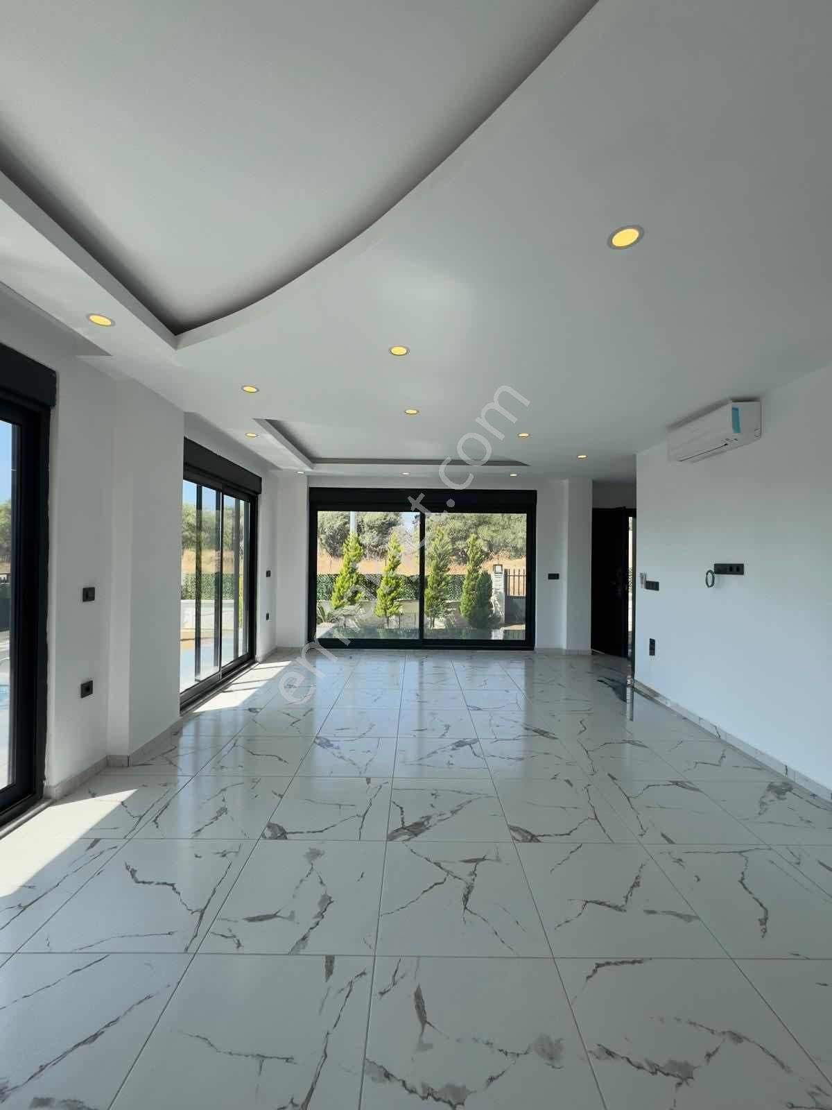 Kumköyde Satılık Müstakil Tripleks Köşe Villa - Görsel 26