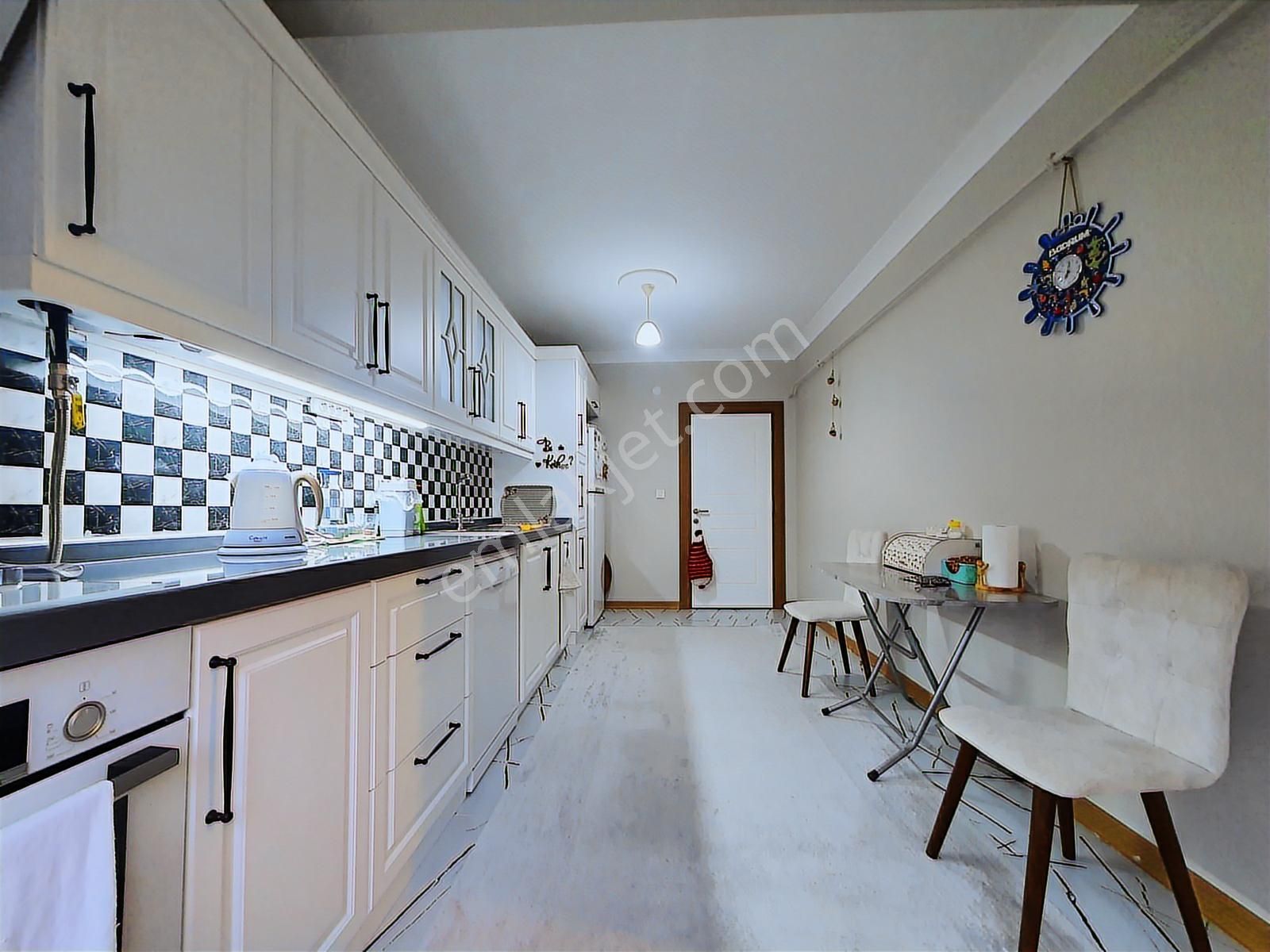 Kapaklı Yuvam Merkezde İçi Özel Tasarım, Teraslı Ve Geniş 2+1