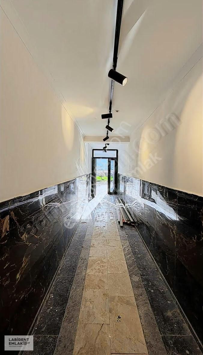 Cadde Üzerinde Asansörlü 2+1 Satılık Daire - Görsel 2